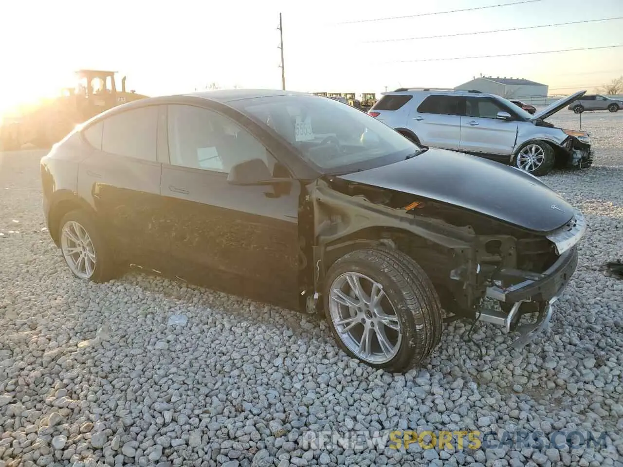 4 Photograph of a damaged car 7SAYGDEE1PA078373 TESLA MODEL Y 2023