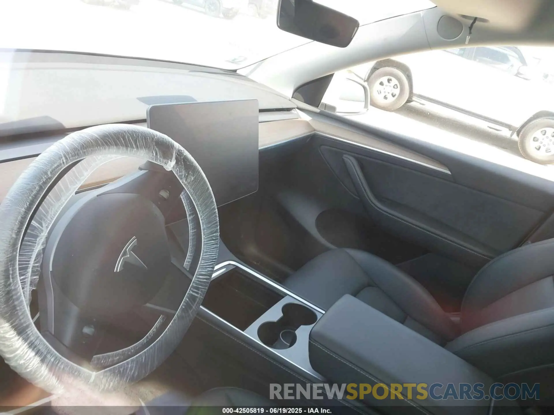 16 Photograph of a damaged car 7SAYGDEE1PA078535 TESLA MODEL Y 2023