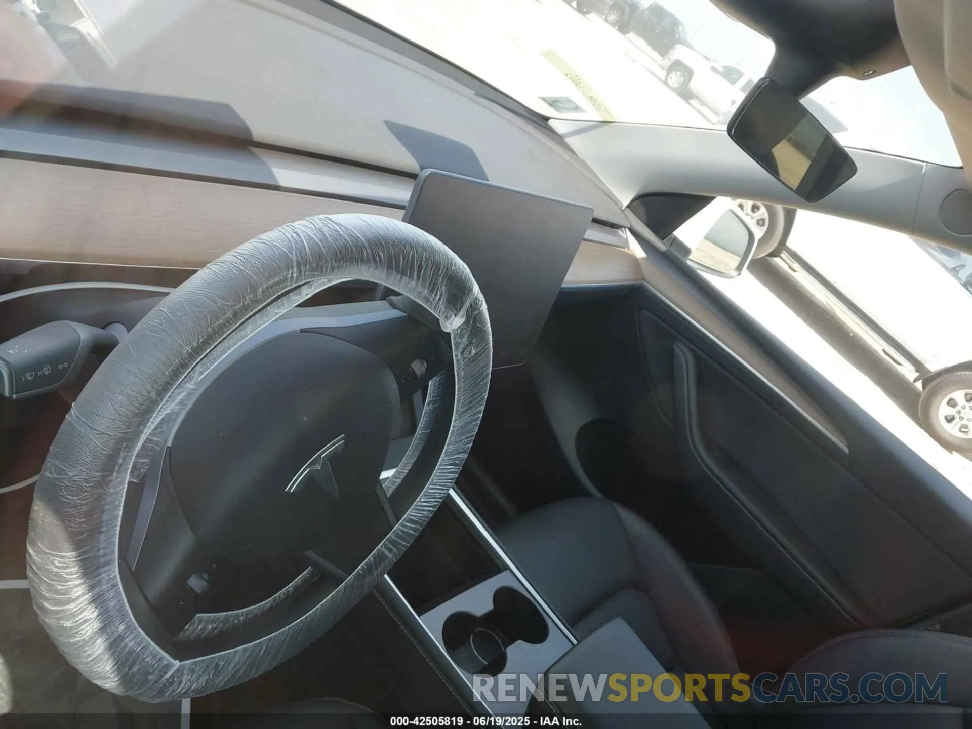 17 Photograph of a damaged car 7SAYGDEE1PA078535 TESLA MODEL Y 2023
