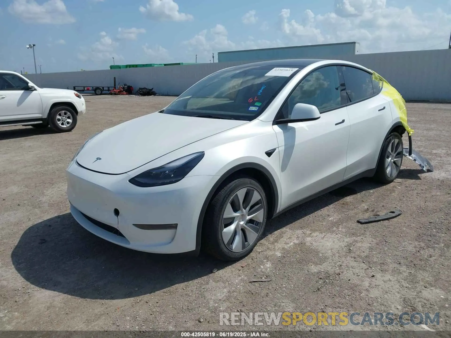 2 Photograph of a damaged car 7SAYGDEE1PA078535 TESLA MODEL Y 2023