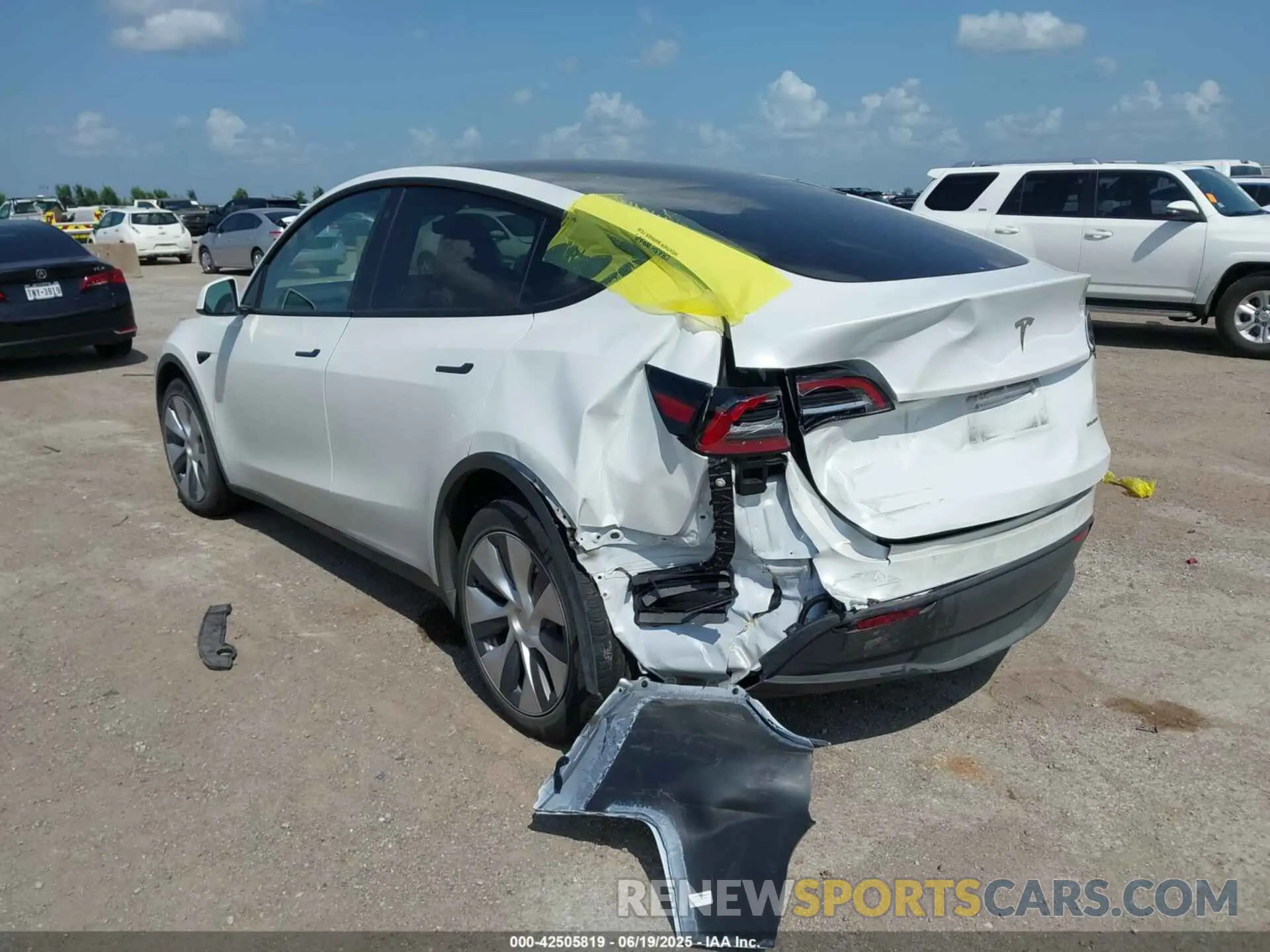 3 Photograph of a damaged car 7SAYGDEE1PA078535 TESLA MODEL Y 2023
