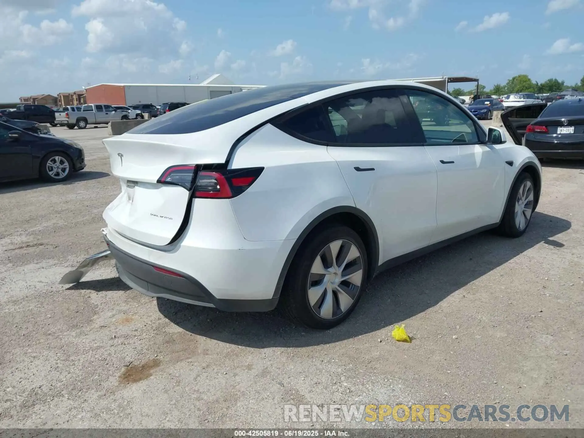 4 Photograph of a damaged car 7SAYGDEE1PA078535 TESLA MODEL Y 2023