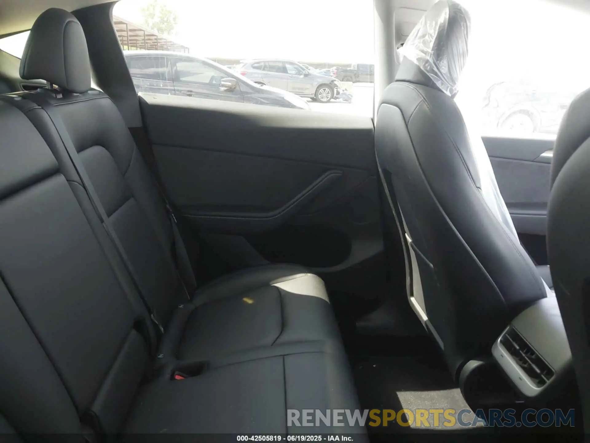 8 Photograph of a damaged car 7SAYGDEE1PA078535 TESLA MODEL Y 2023