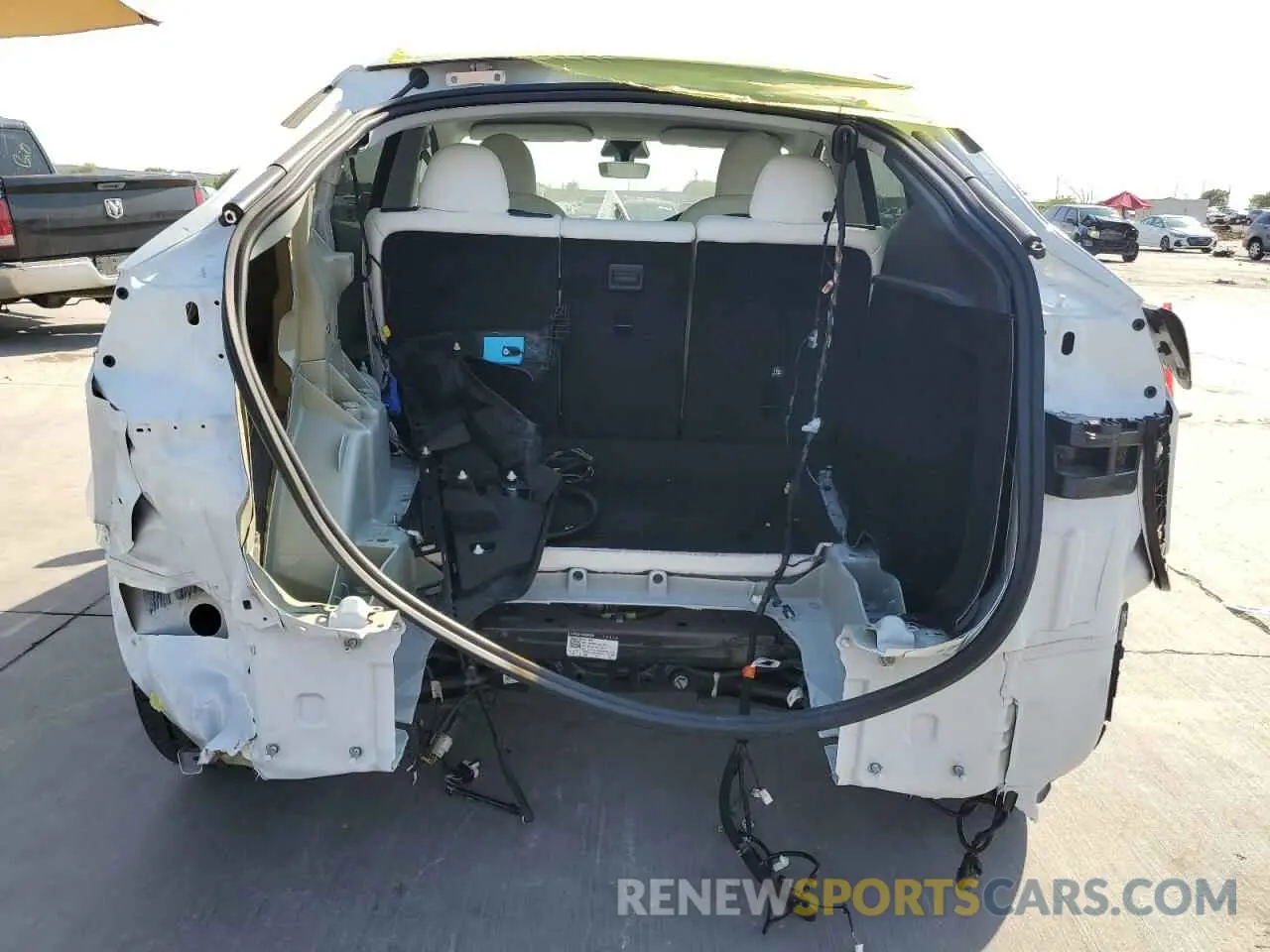 6 Photograph of a damaged car 7SAYGDEE1PA112330 TESLA MODEL Y 2023