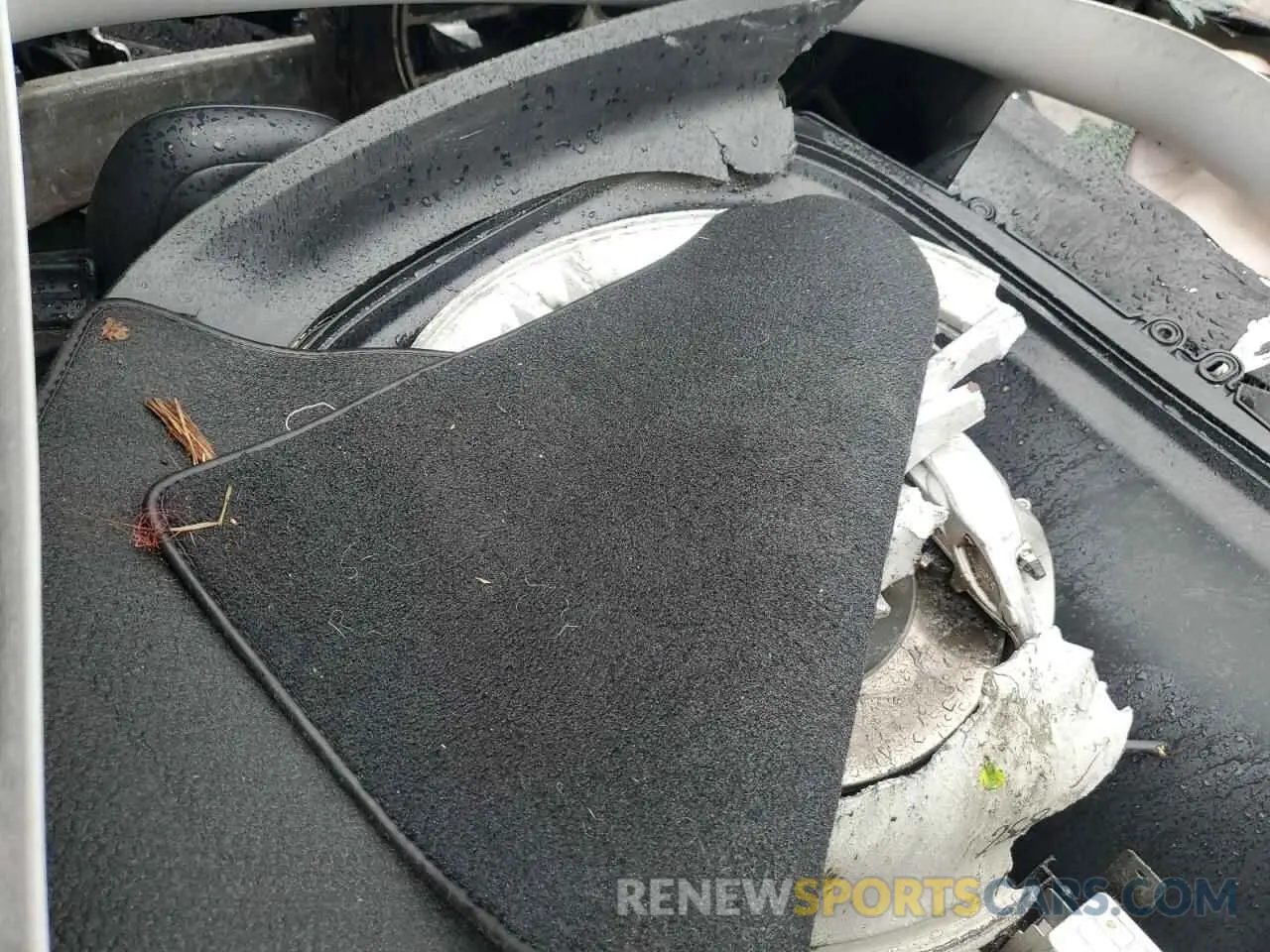 10 Photograph of a damaged car 7SAYGDEE1PA127829 TESLA MODEL Y 2023
