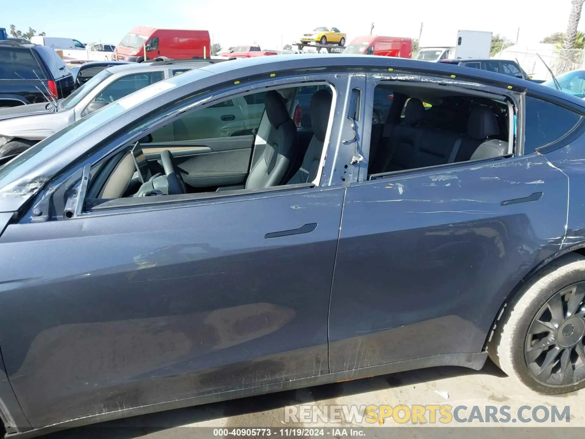 14 Photograph of a damaged car 7SAYGDEE1PA137017 TESLA MODEL Y 2023