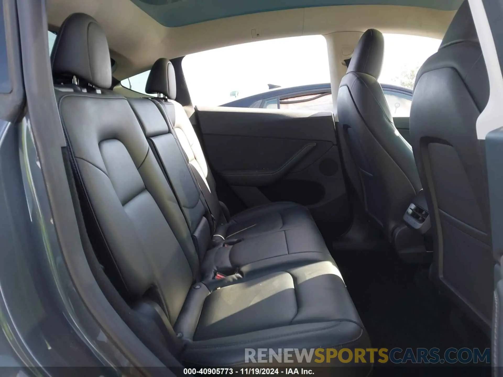 8 Photograph of a damaged car 7SAYGDEE1PA137017 TESLA MODEL Y 2023