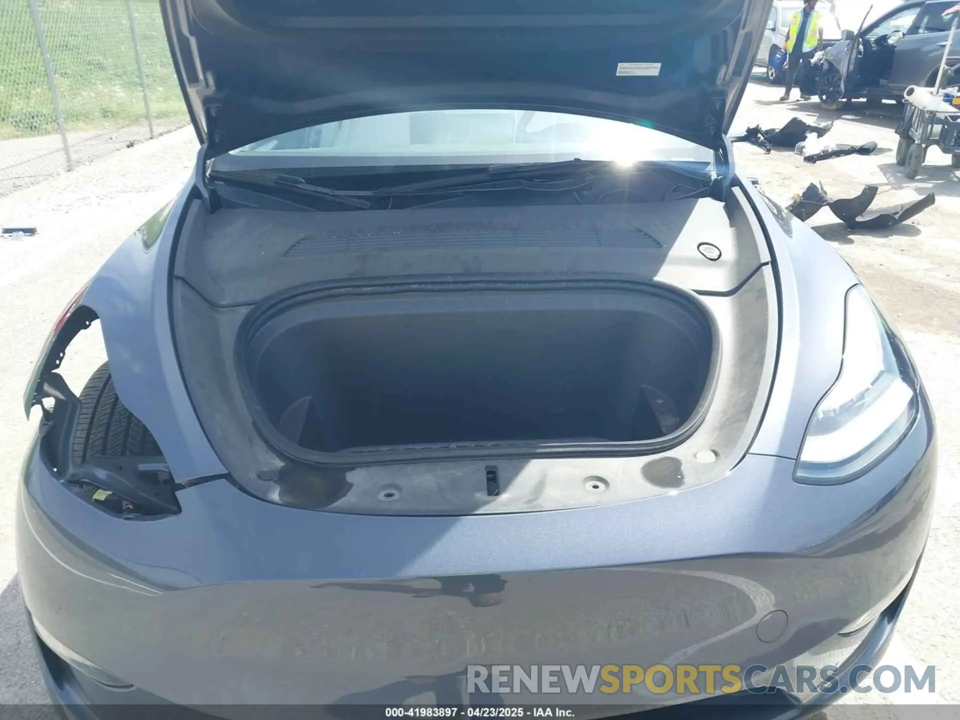 10 Photograph of a damaged car 7SAYGDEE1PA158661 TESLA MODEL Y 2023