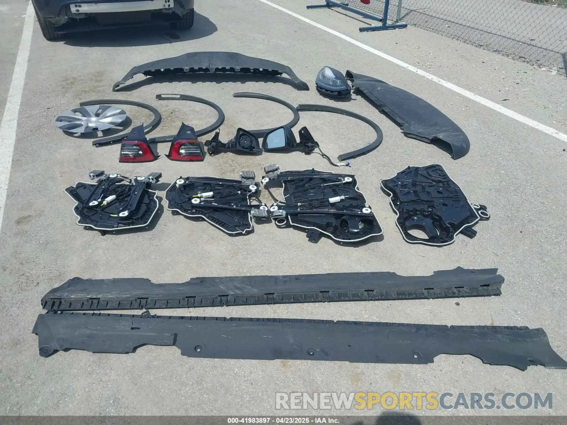 12 Photograph of a damaged car 7SAYGDEE1PA158661 TESLA MODEL Y 2023