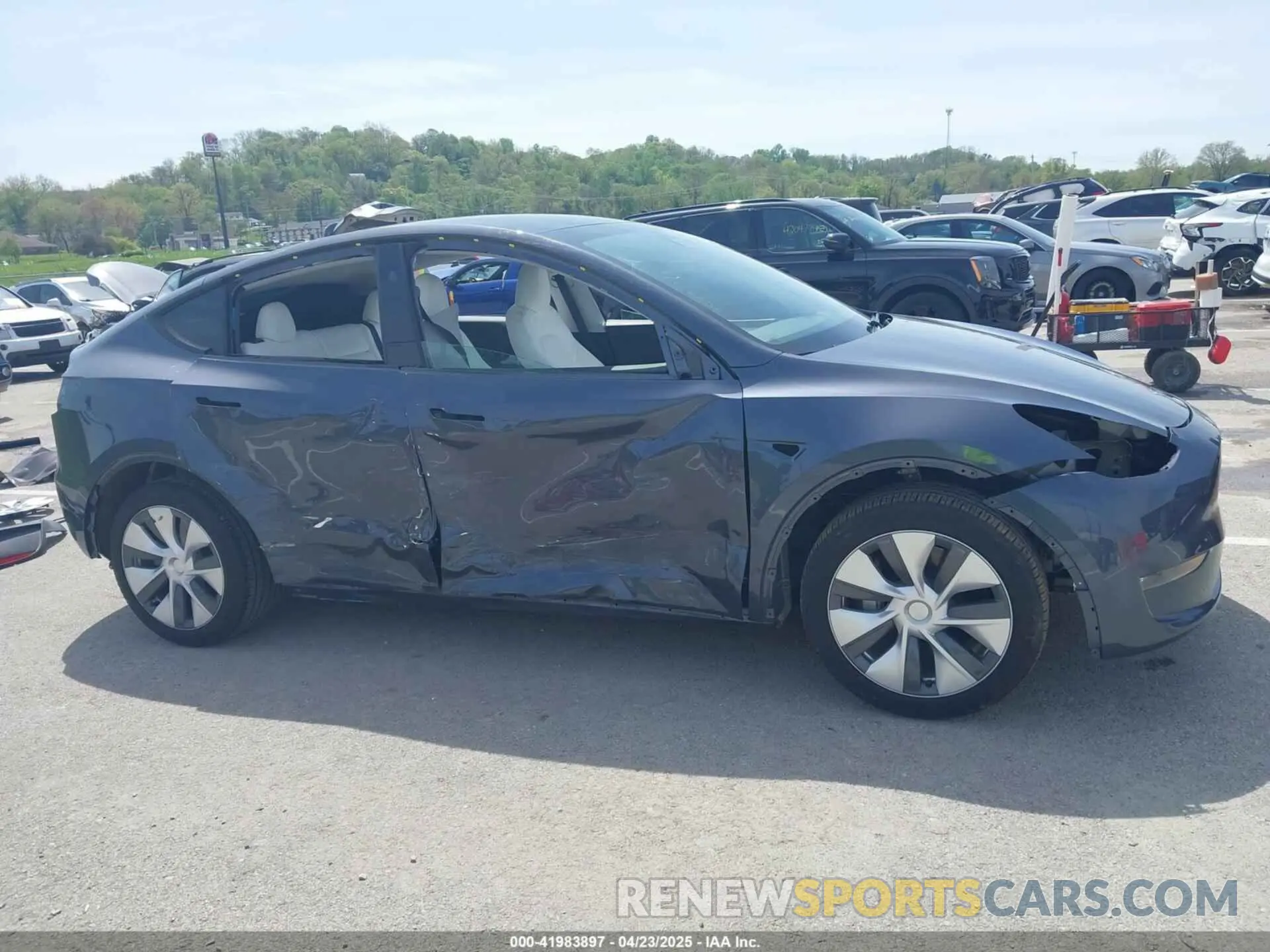 14 Photograph of a damaged car 7SAYGDEE1PA158661 TESLA MODEL Y 2023