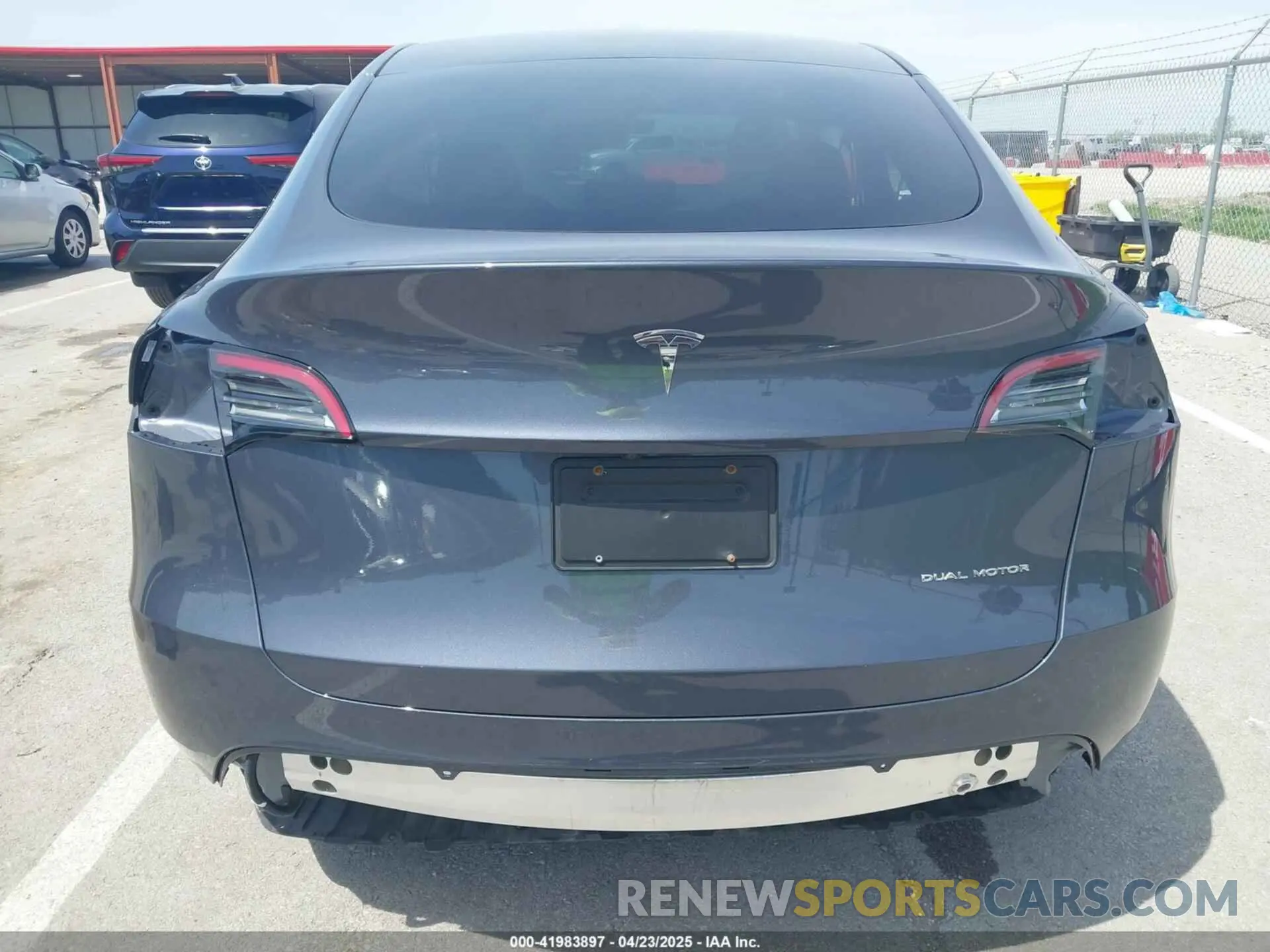 17 Photograph of a damaged car 7SAYGDEE1PA158661 TESLA MODEL Y 2023