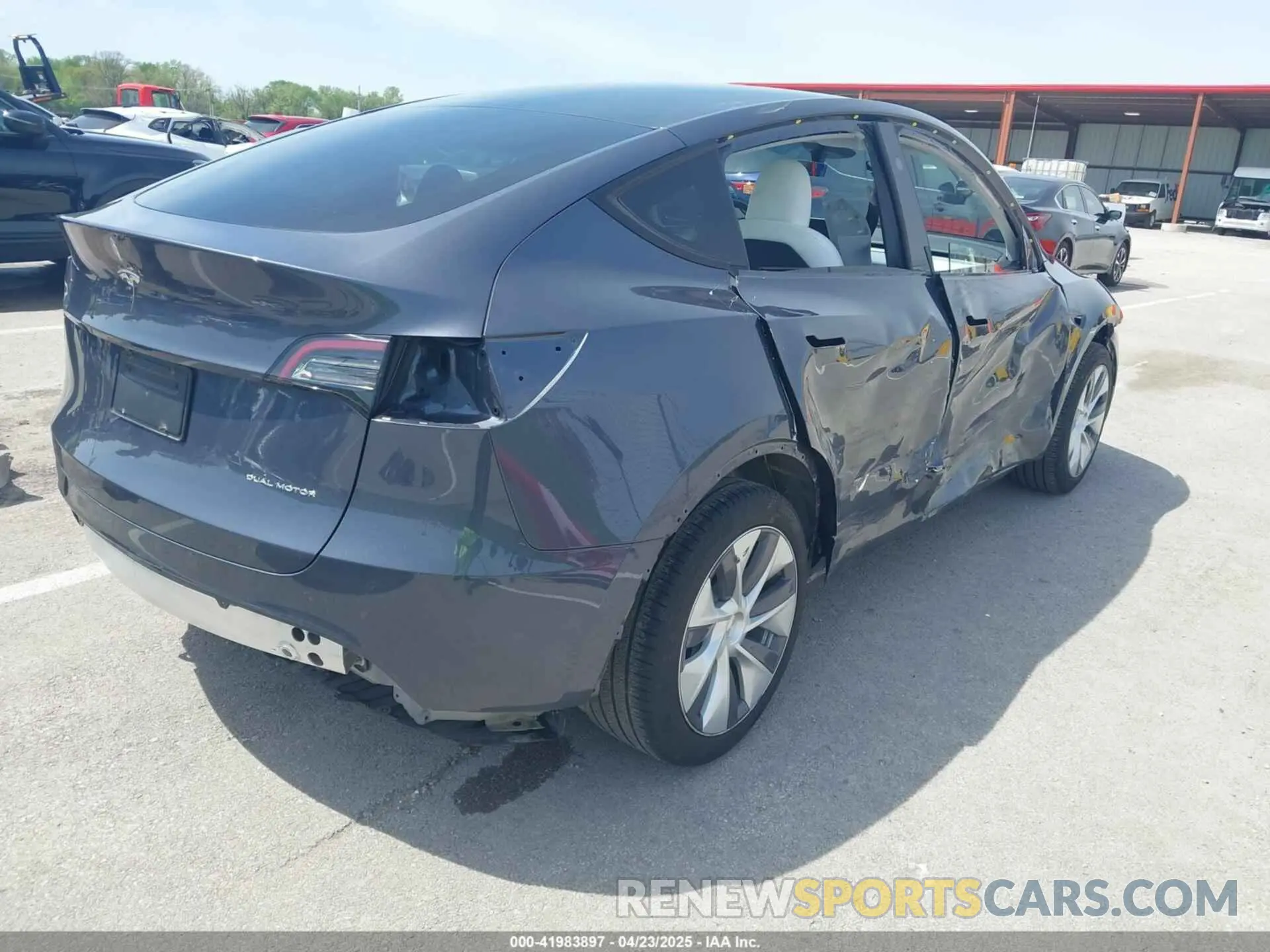 4 Photograph of a damaged car 7SAYGDEE1PA158661 TESLA MODEL Y 2023