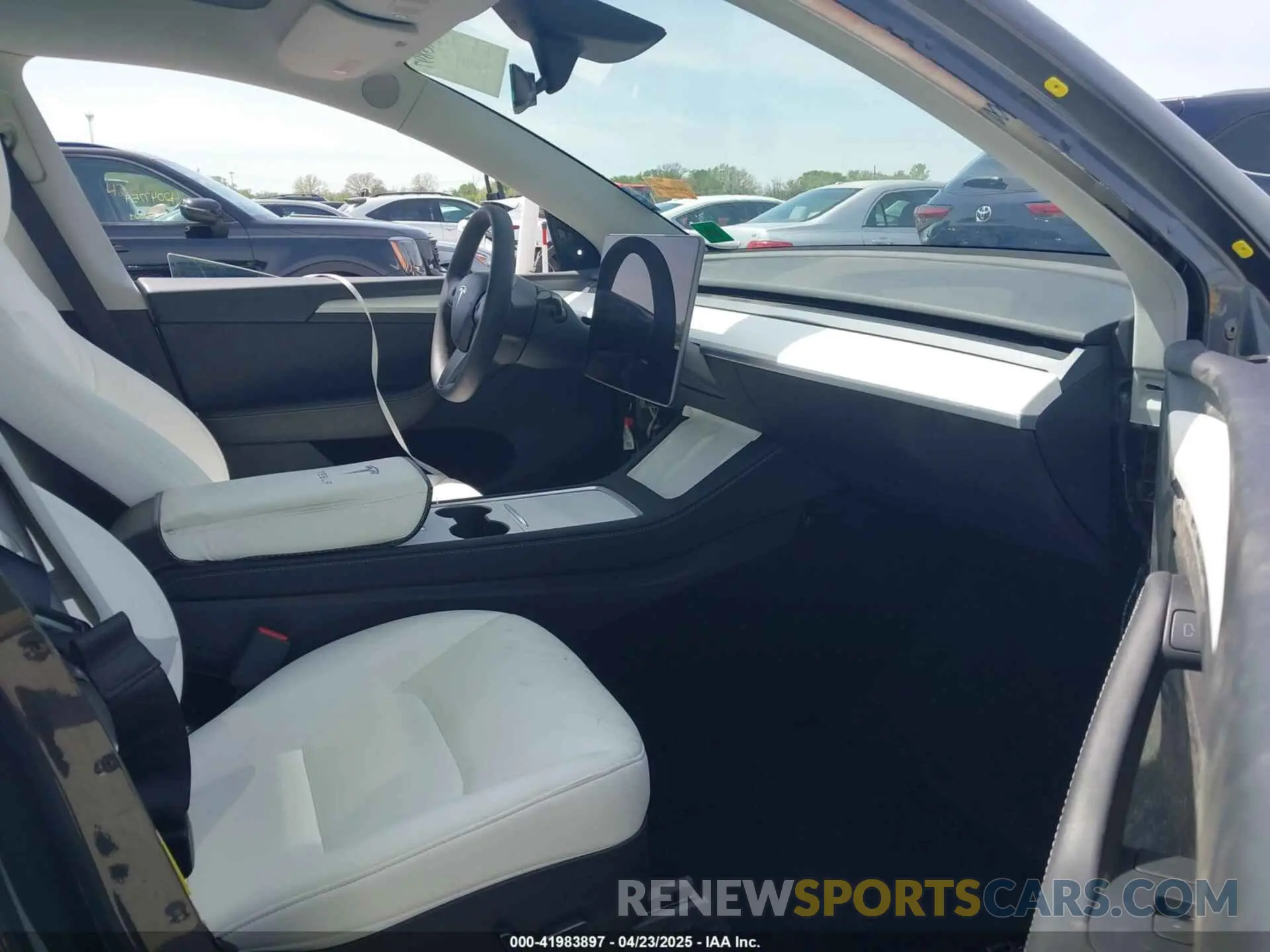 5 Photograph of a damaged car 7SAYGDEE1PA158661 TESLA MODEL Y 2023