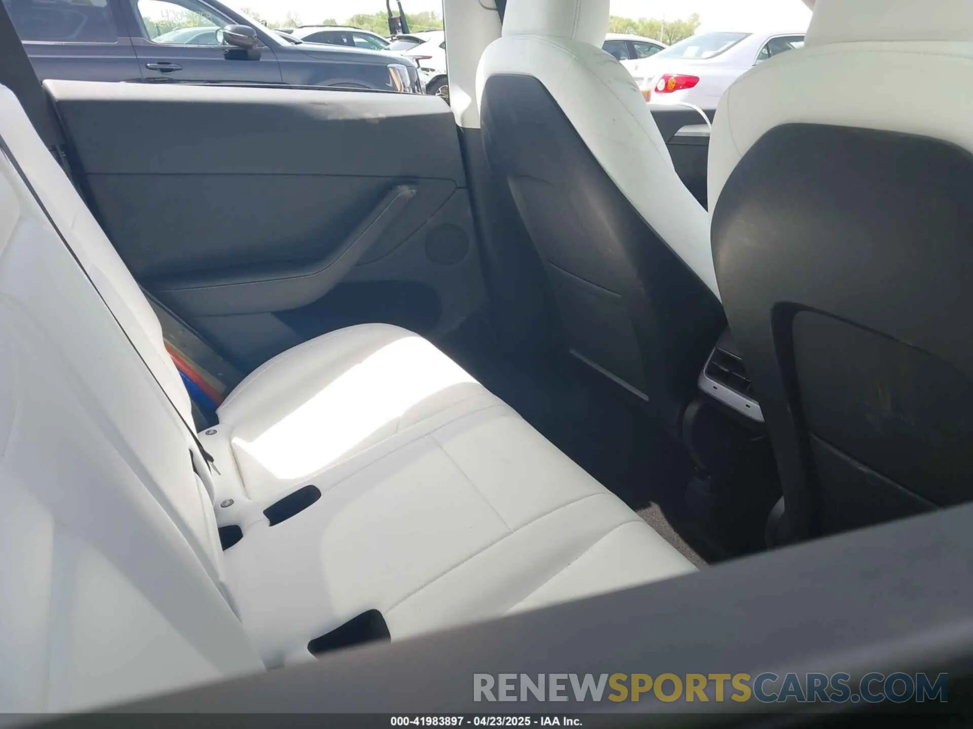 8 Photograph of a damaged car 7SAYGDEE1PA158661 TESLA MODEL Y 2023