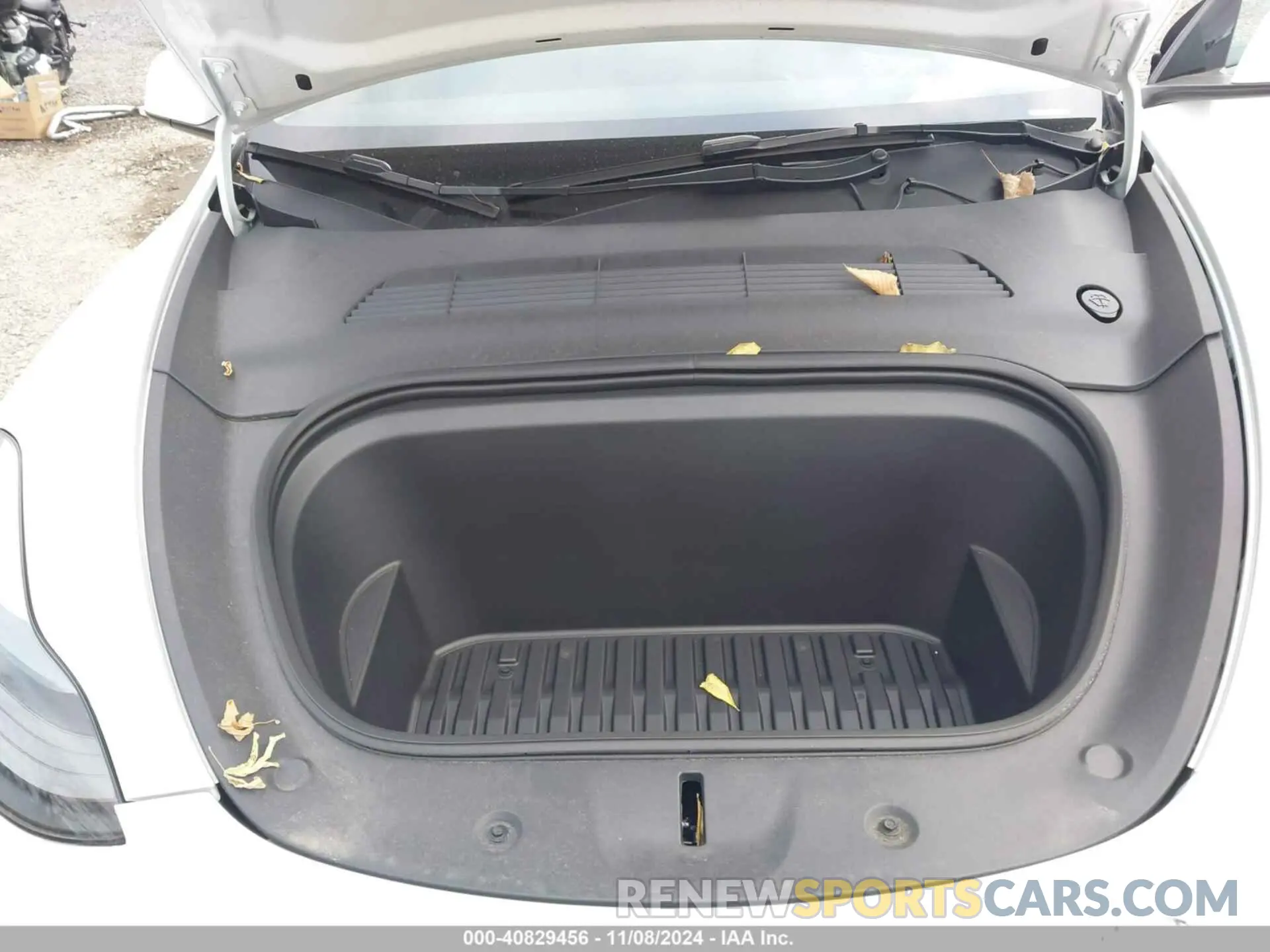 10 Photograph of a damaged car 7SAYGDEE1PA173984 TESLA MODEL Y 2023