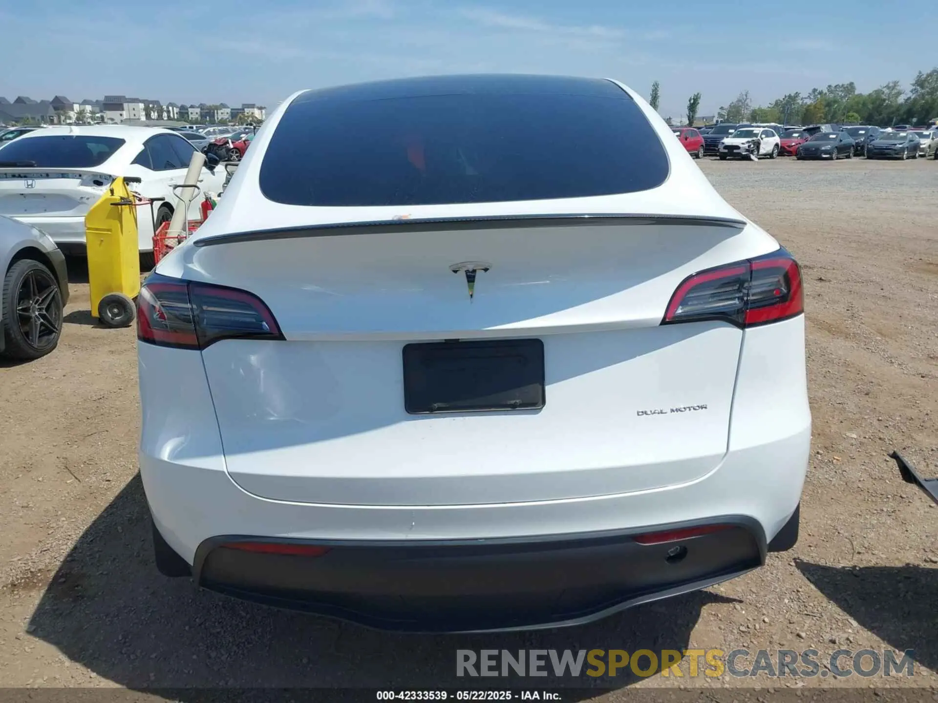 17 Photograph of a damaged car 7SAYGDEE1PA191255 TESLA MODEL Y 2023