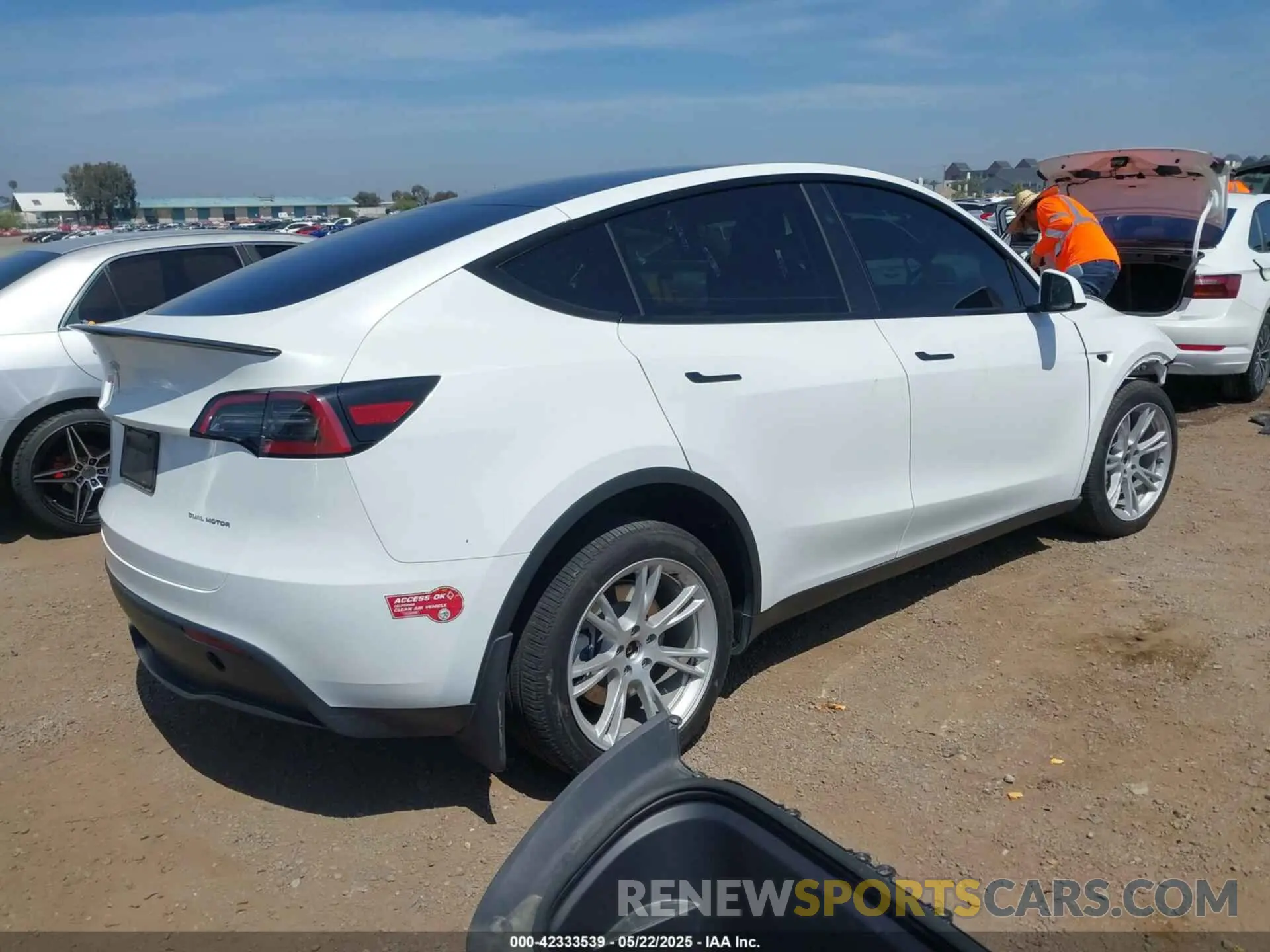 4 Photograph of a damaged car 7SAYGDEE1PA191255 TESLA MODEL Y 2023