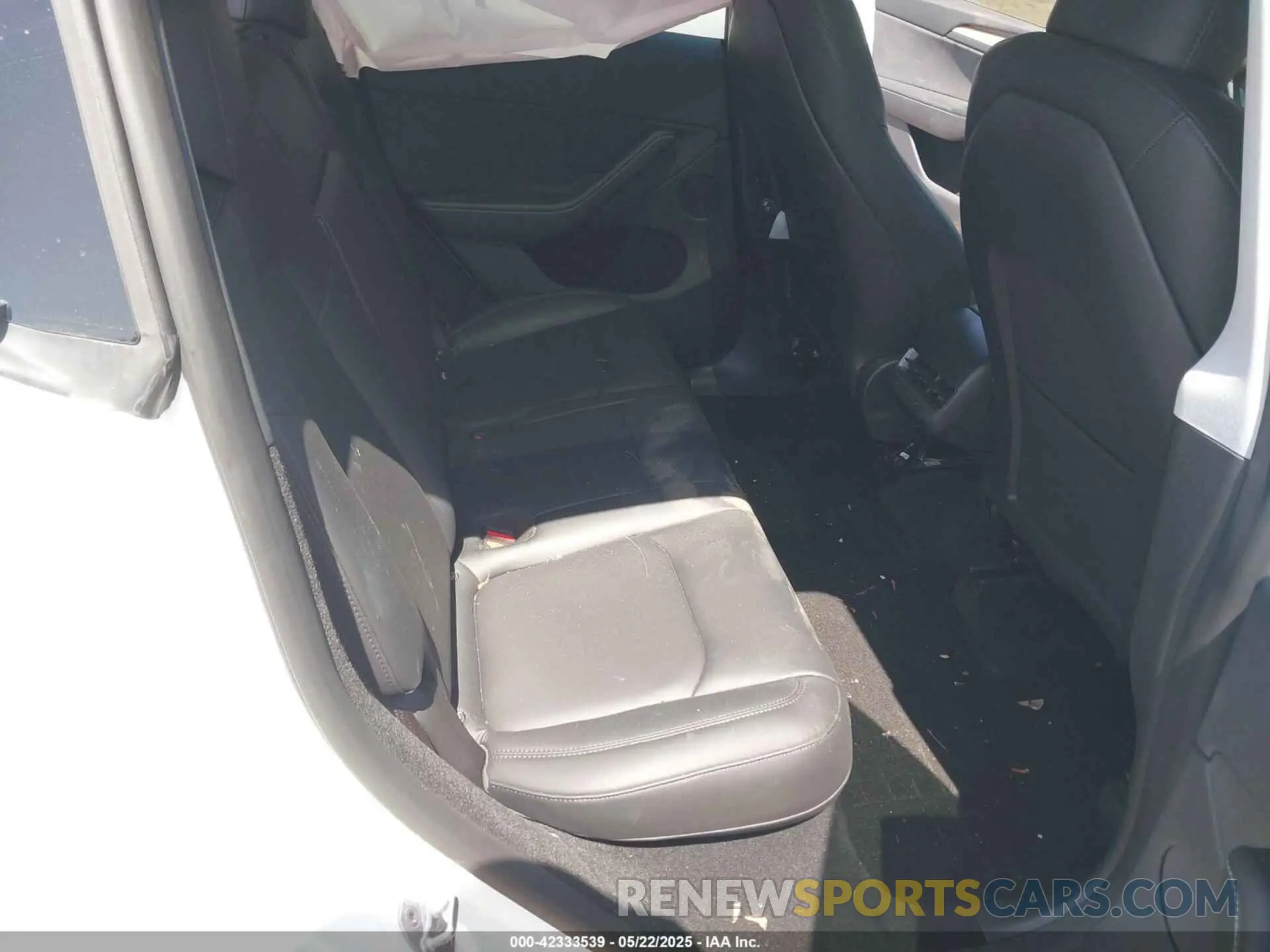 8 Photograph of a damaged car 7SAYGDEE1PA191255 TESLA MODEL Y 2023
