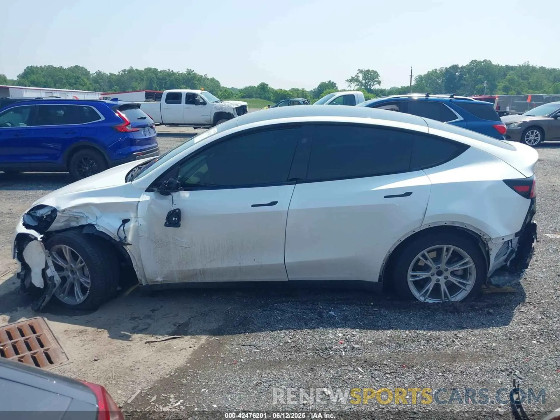 14 Photograph of a damaged car 7SAYGDEE1PA192907 TESLA MODEL Y 2023