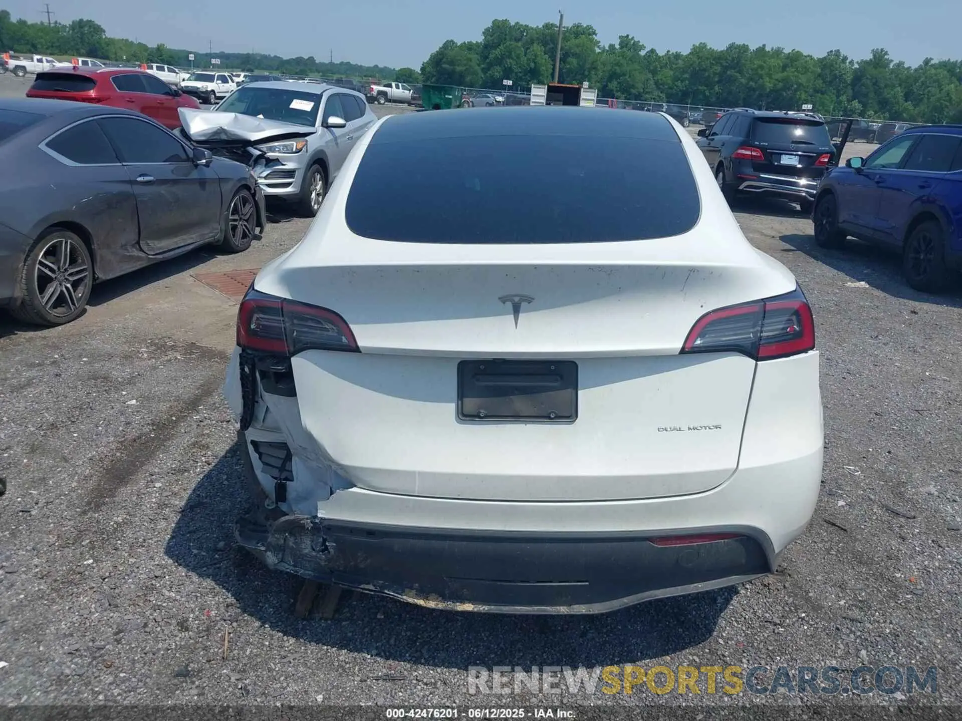 16 Photograph of a damaged car 7SAYGDEE1PA192907 TESLA MODEL Y 2023