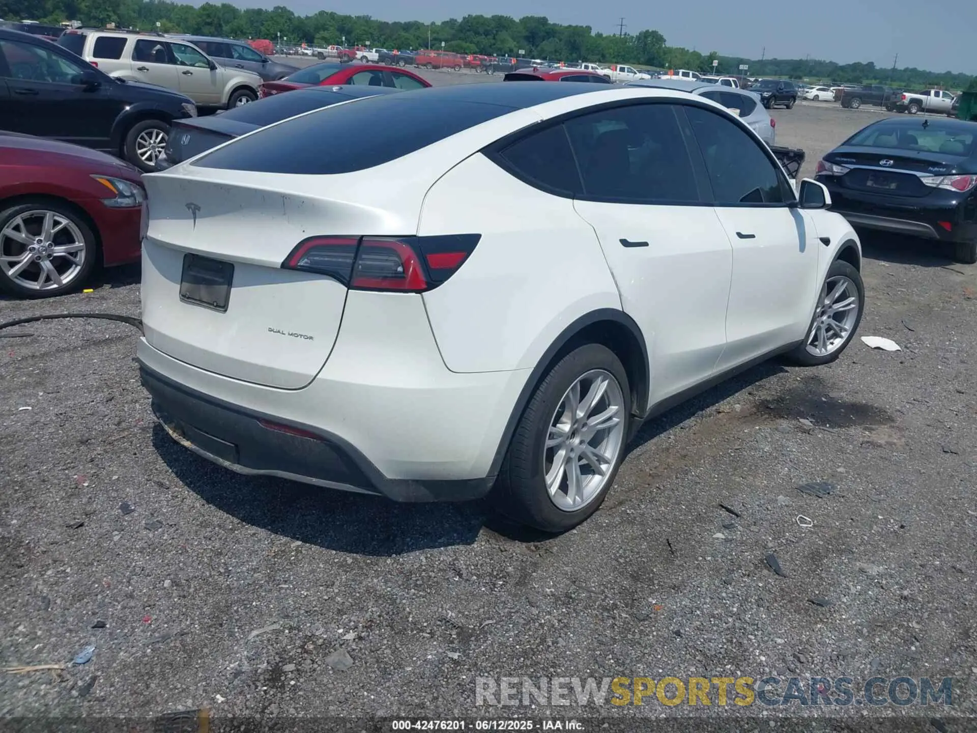 4 Photograph of a damaged car 7SAYGDEE1PA192907 TESLA MODEL Y 2023