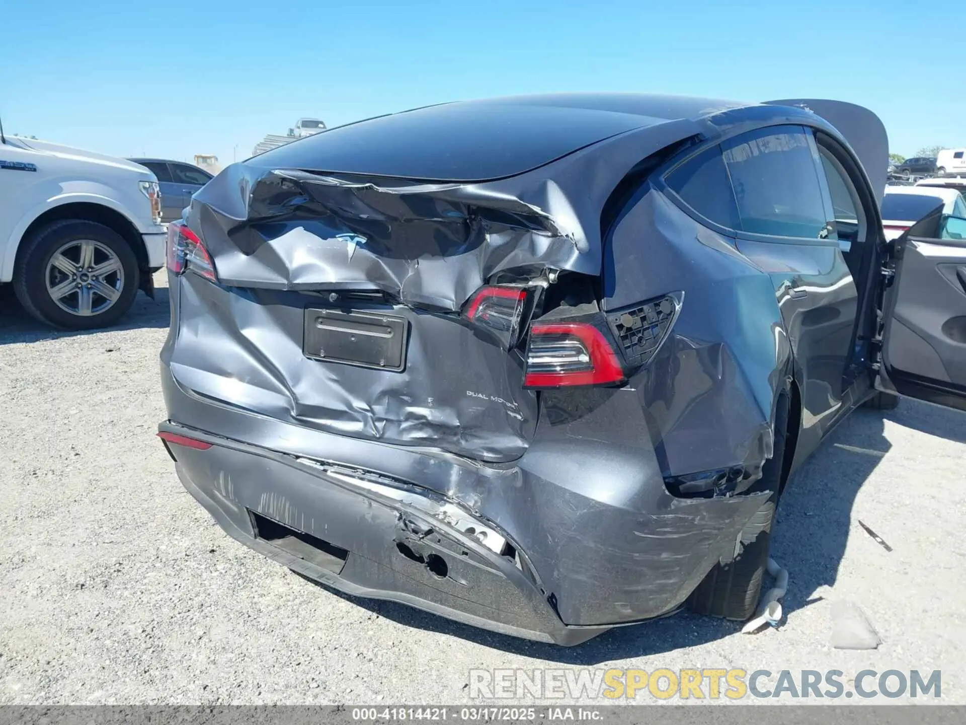 6 Photograph of a damaged car 7SAYGDEE1PA203937 TESLA MODEL Y 2023