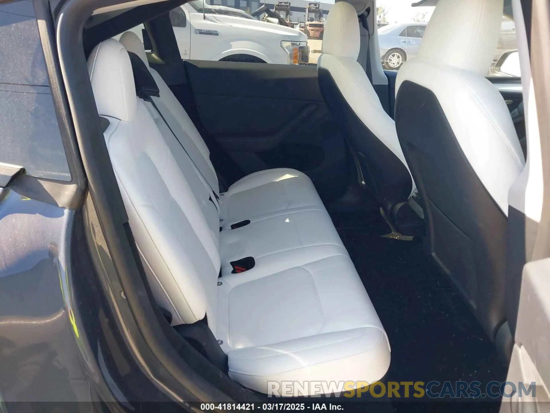 8 Photograph of a damaged car 7SAYGDEE1PA203937 TESLA MODEL Y 2023