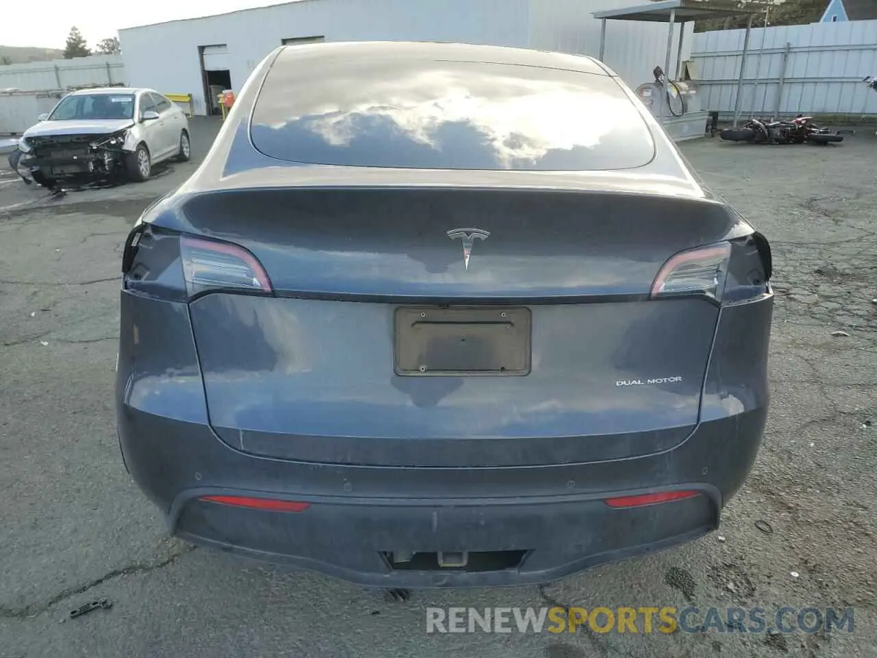 6 Photograph of a damaged car 7SAYGDEE1PF585227 TESLA MODEL Y 2023