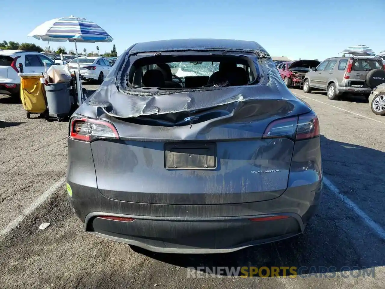 6 Photograph of a damaged car 7SAYGDEE1PF637410 TESLA MODEL Y 2023