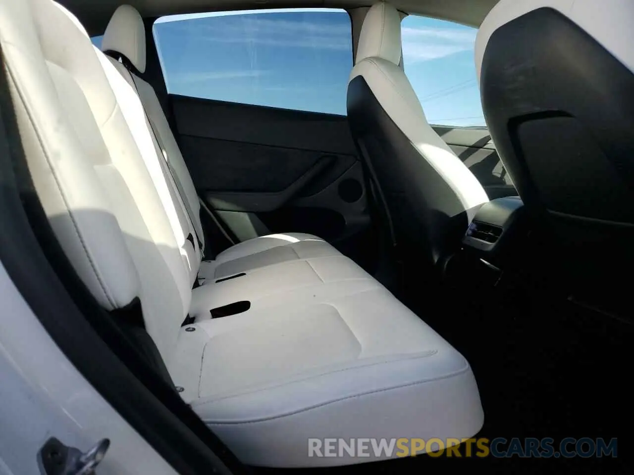 10 Photograph of a damaged car 7SAYGDEE1PF638153 TESLA MODEL Y 2023