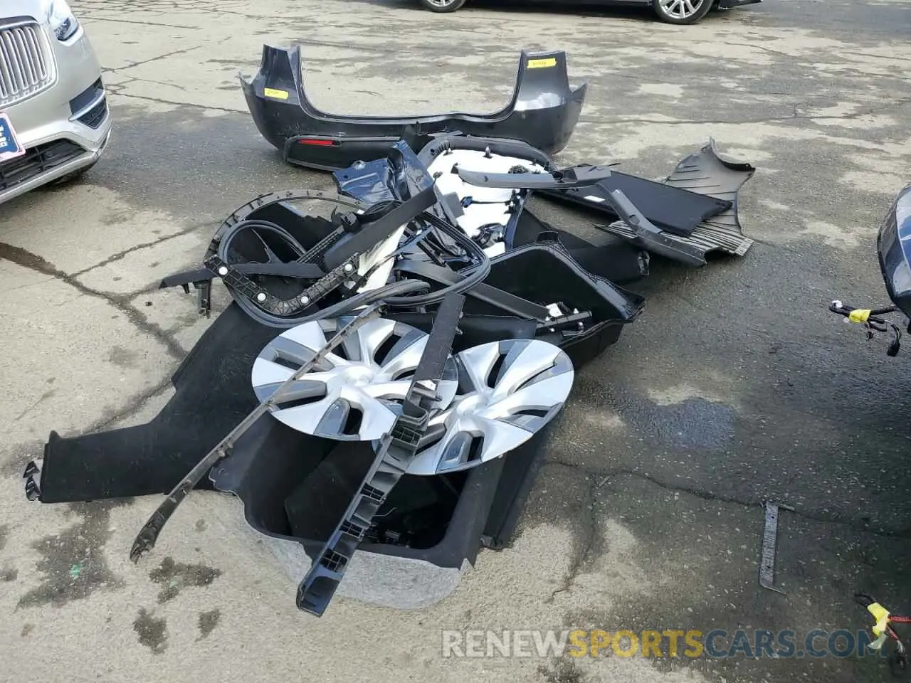 12 Photograph of a damaged car 7SAYGDEE1PF647967 TESLA MODEL Y 2023