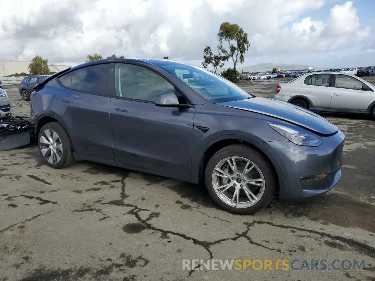 4 Photograph of a damaged car 7SAYGDEE1PF647967 TESLA MODEL Y 2023