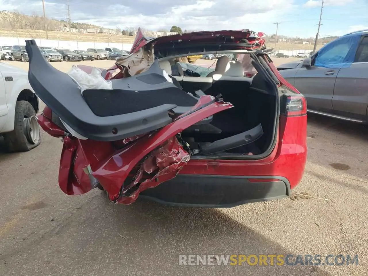 6 Photograph of a damaged car 7SAYGDEE1PF713580 TESLA MODEL Y 2023