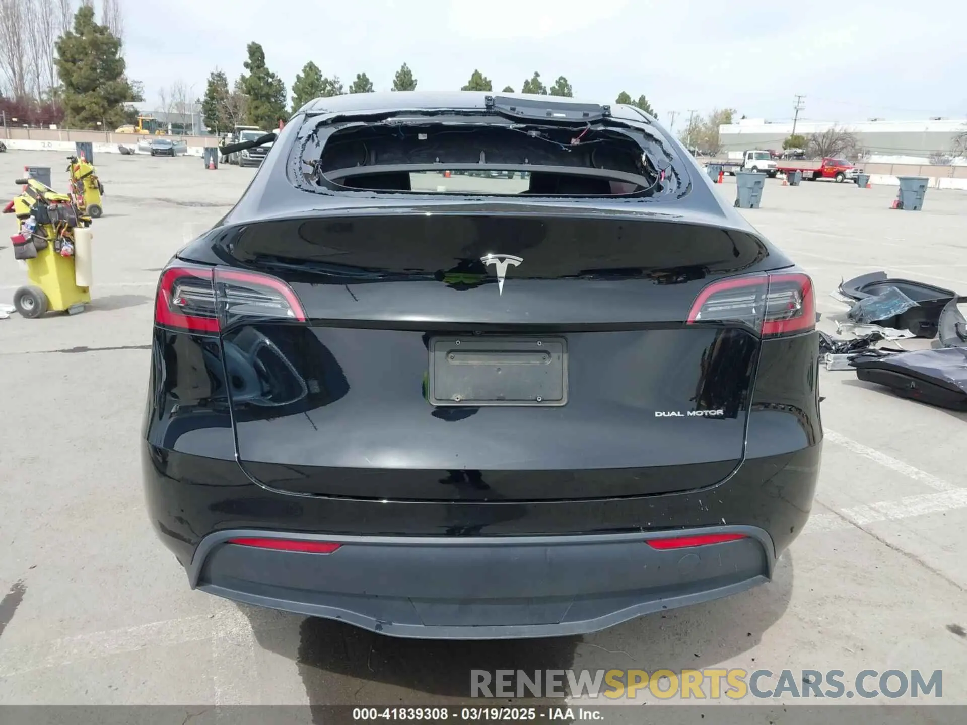 16 Photograph of a damaged car 7SAYGDEE1PF748426 TESLA MODEL Y 2023