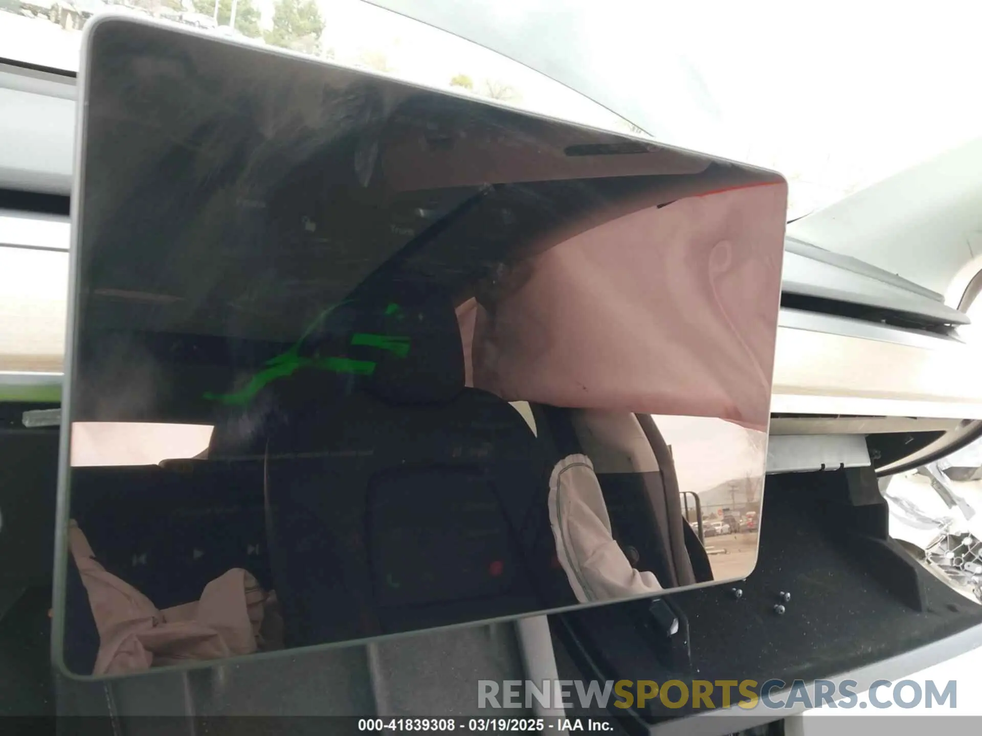18 Photograph of a damaged car 7SAYGDEE1PF748426 TESLA MODEL Y 2023