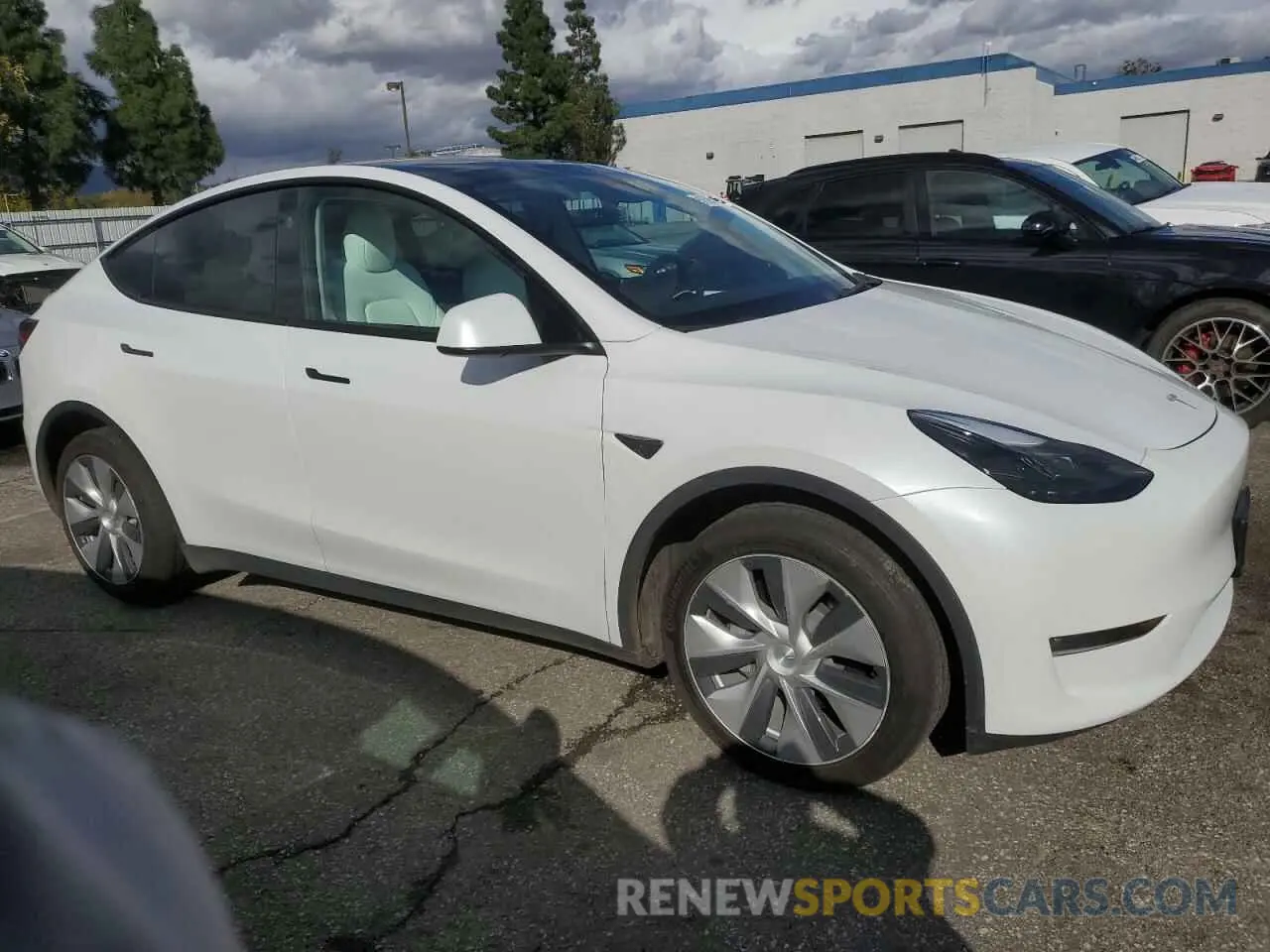 4 Photograph of a damaged car 7SAYGDEE1PF800458 TESLA MODEL Y 2023