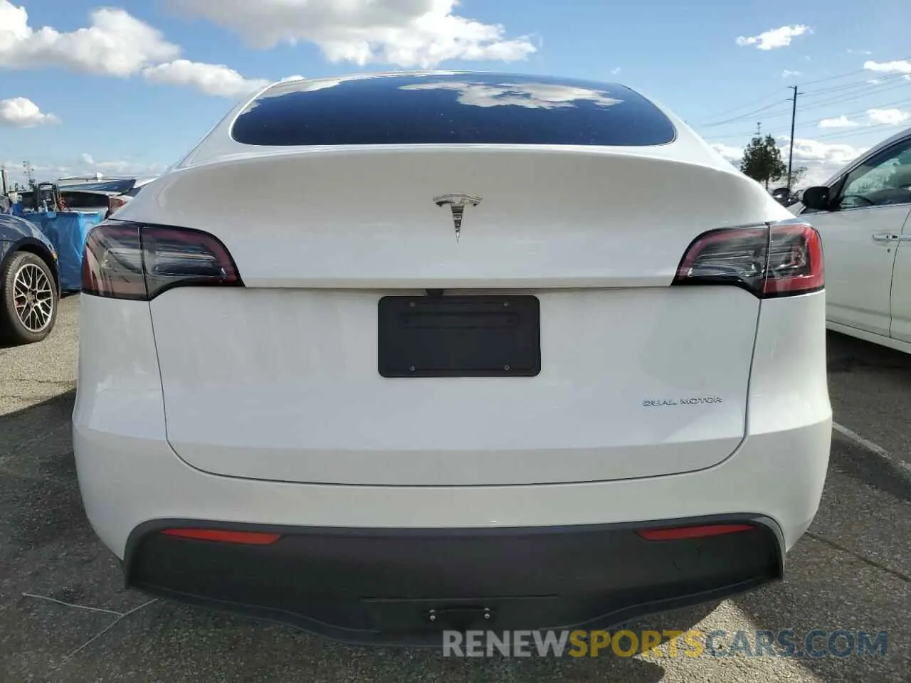 6 Photograph of a damaged car 7SAYGDEE1PF800458 TESLA MODEL Y 2023