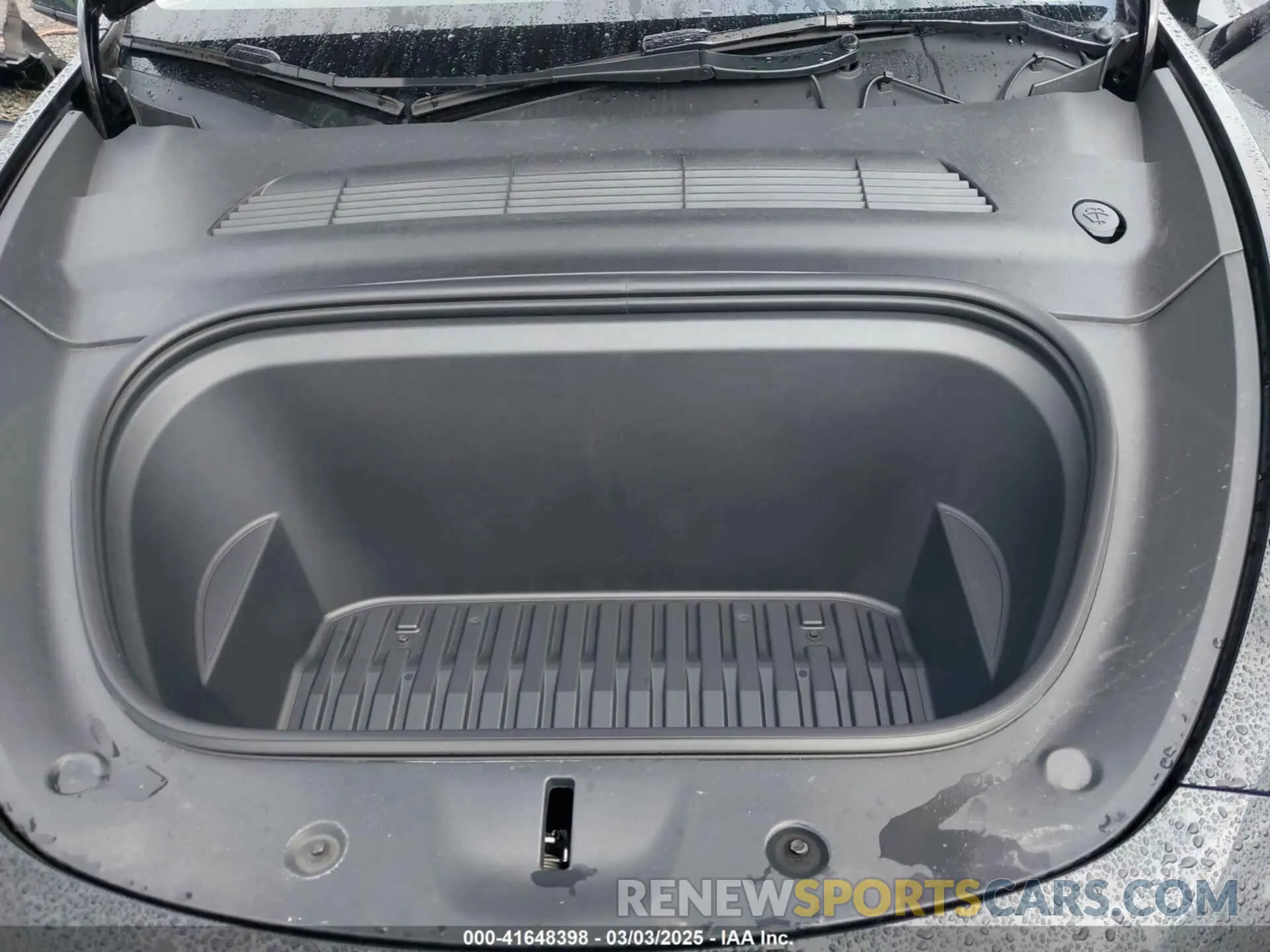 10 Photograph of a damaged car 7SAYGDEE1PF836506 TESLA MODEL Y 2023