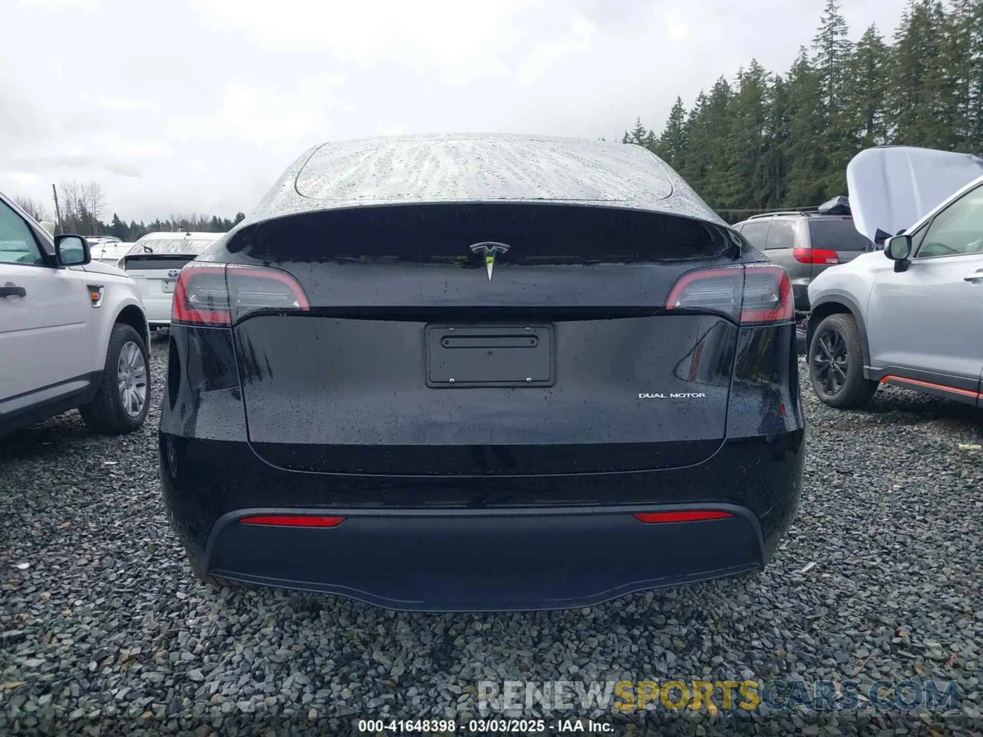 17 Photograph of a damaged car 7SAYGDEE1PF836506 TESLA MODEL Y 2023