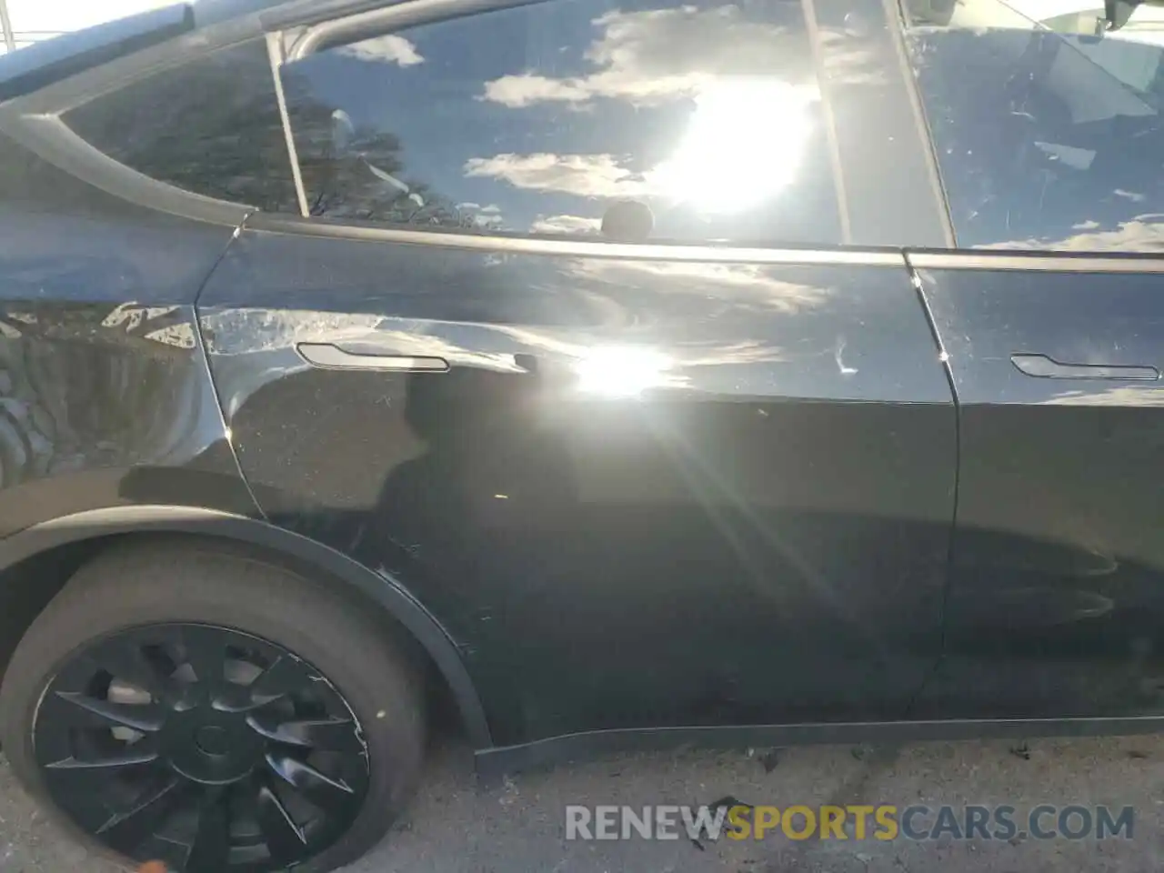 10 Photograph of a damaged car 7SAYGDEE1PF850759 TESLA MODEL Y 2023