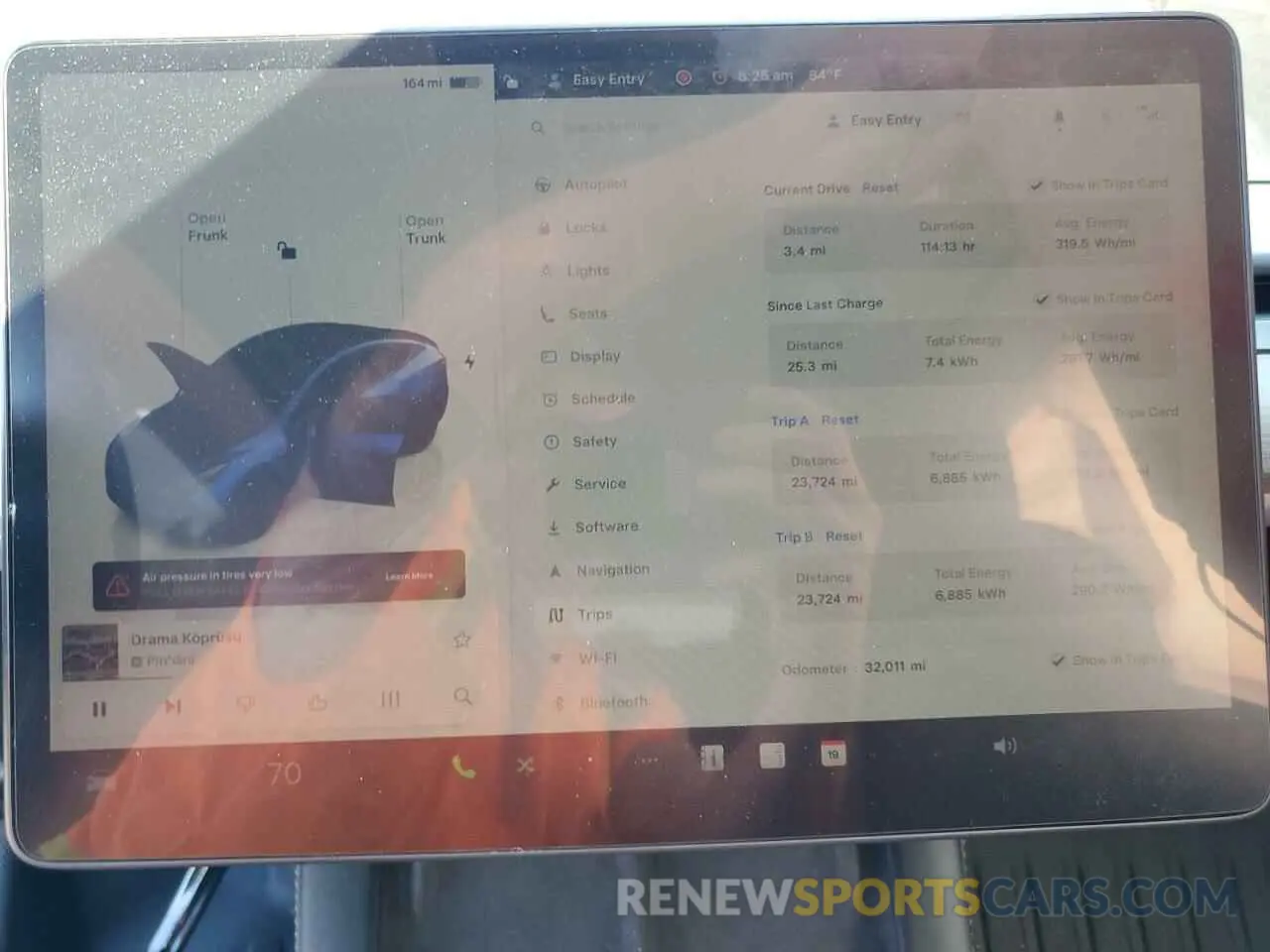 9 Photograph of a damaged car 7SAYGDEE1PF865195 TESLA MODEL Y 2023