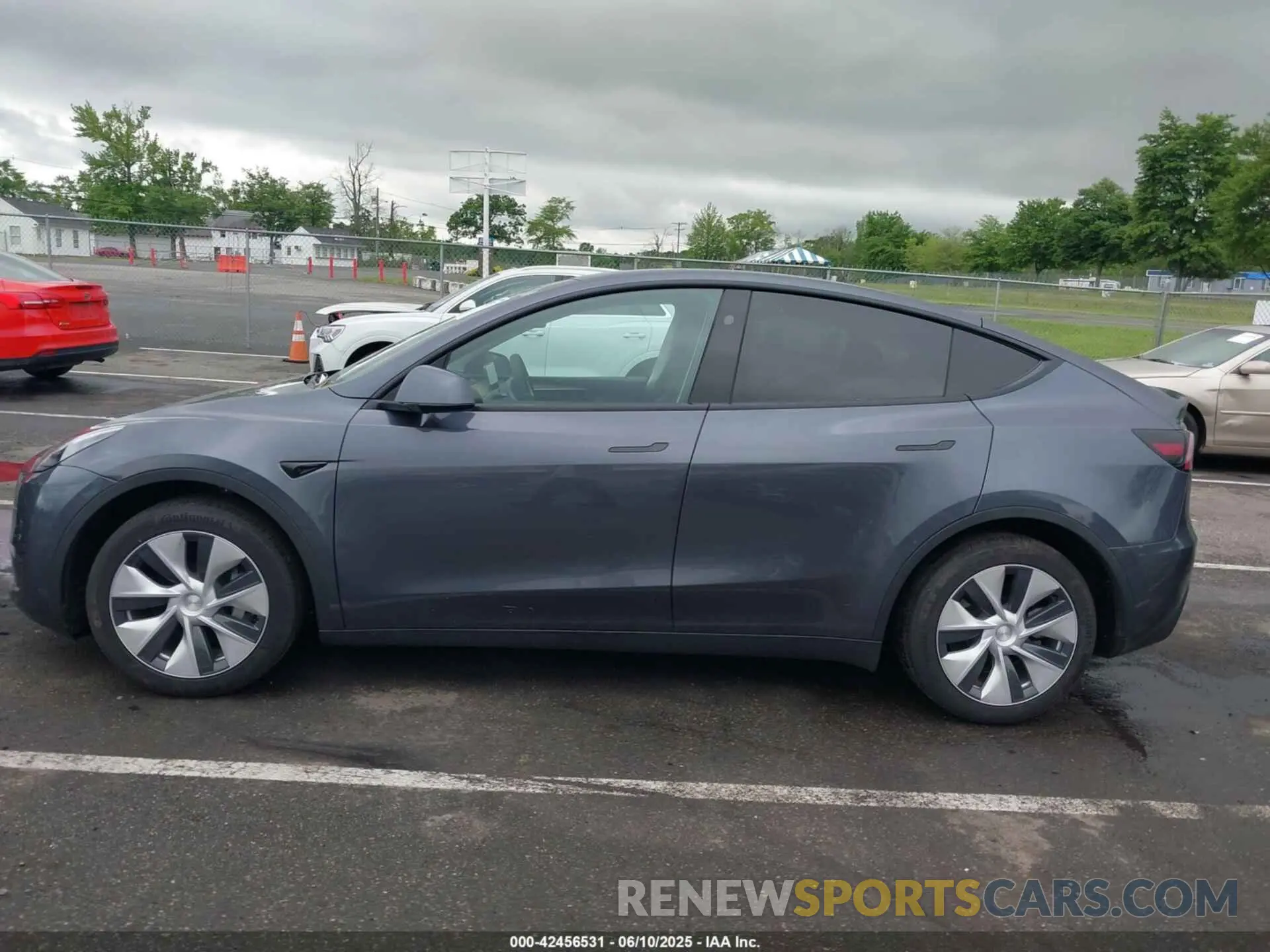 14 Photograph of a damaged car 7SAYGDEE1PF879016 TESLA MODEL Y 2023