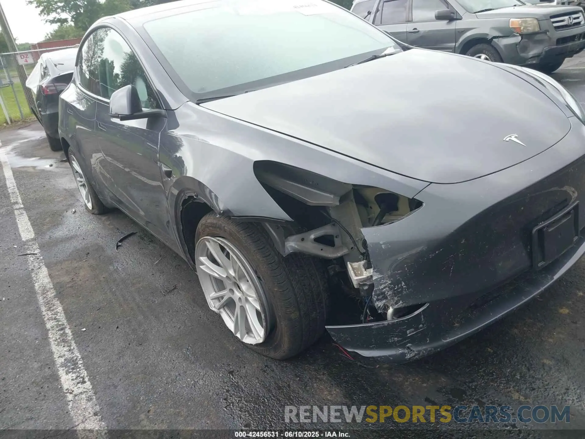 6 Photograph of a damaged car 7SAYGDEE1PF879016 TESLA MODEL Y 2023