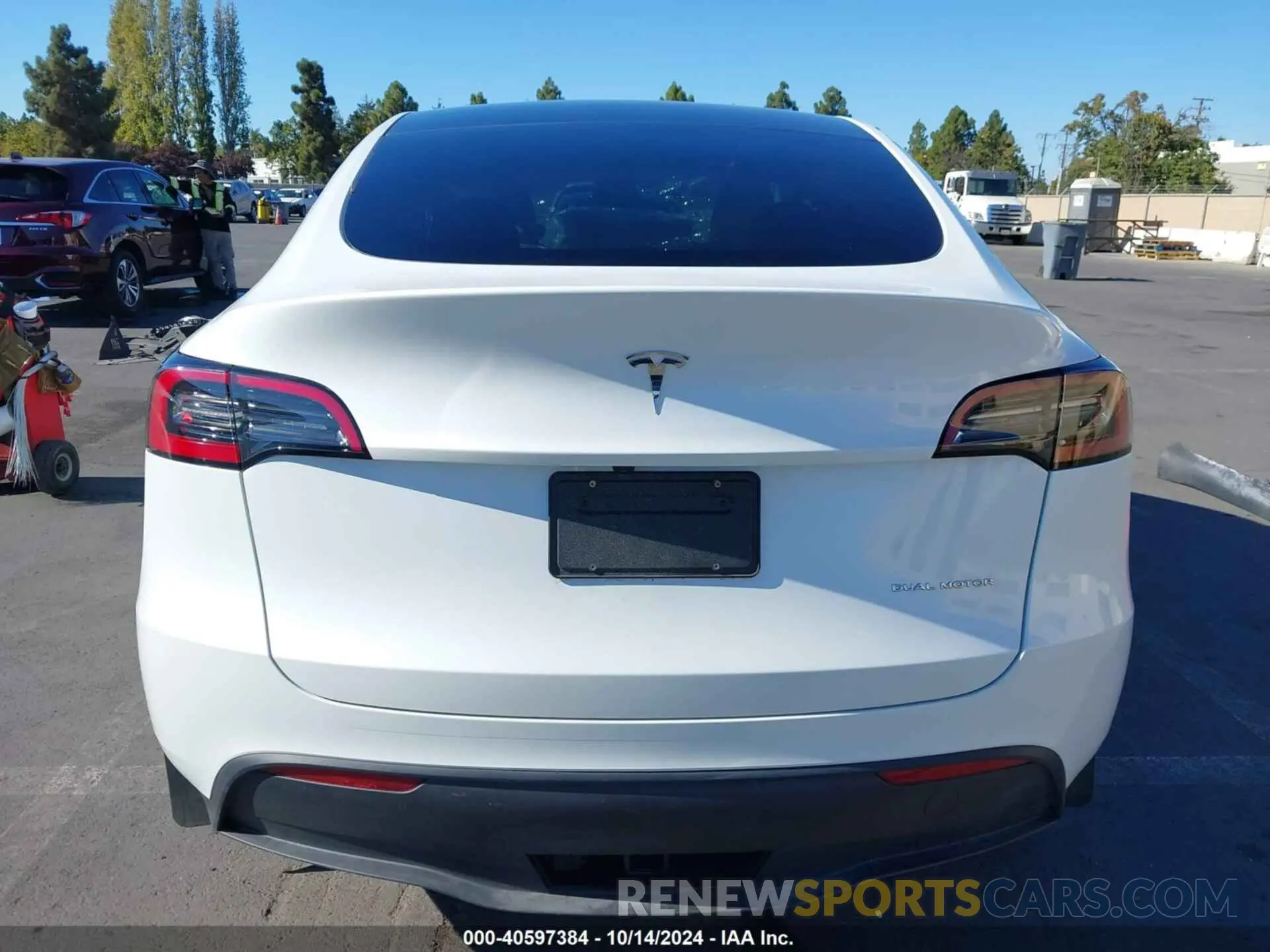 16 Photograph of a damaged car 7SAYGDEE1PF920924 TESLA MODEL Y 2023