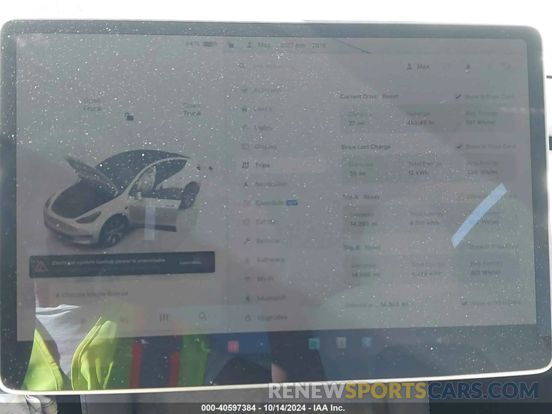 18 Photograph of a damaged car 7SAYGDEE1PF920924 TESLA MODEL Y 2023