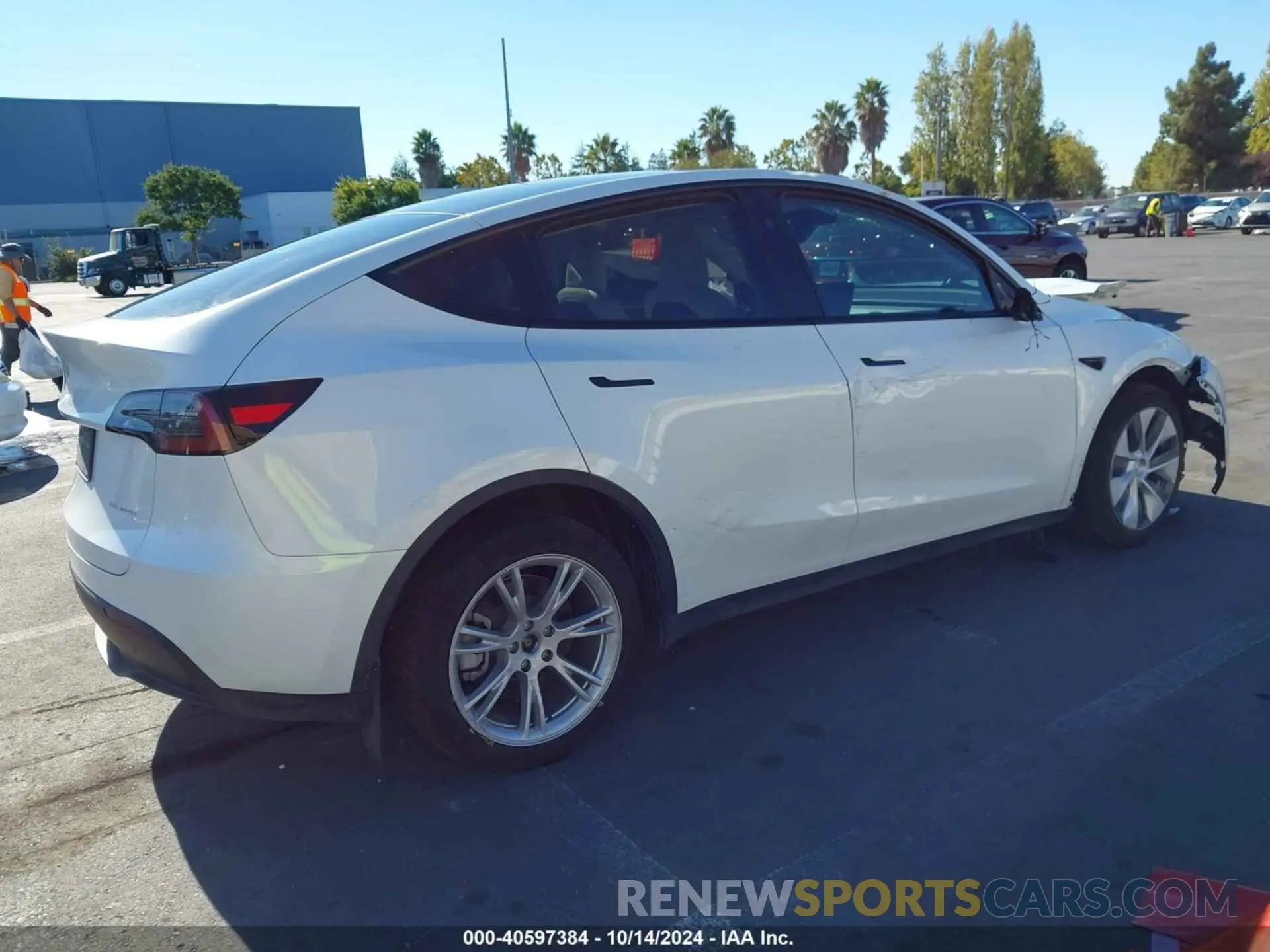 4 Photograph of a damaged car 7SAYGDEE1PF920924 TESLA MODEL Y 2023
