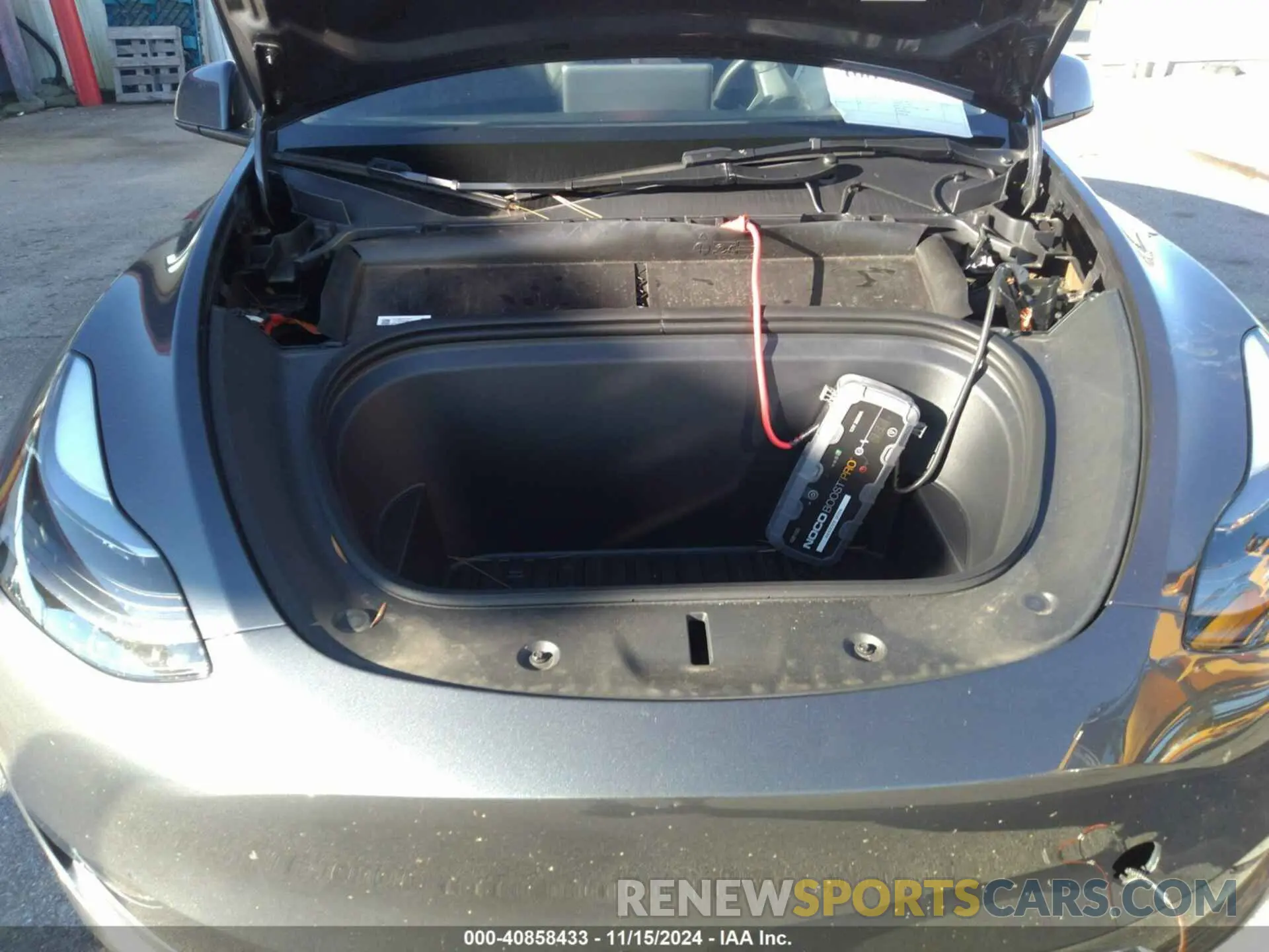 10 Photograph of a damaged car 7SAYGDEE1PF921037 TESLA MODEL Y 2023