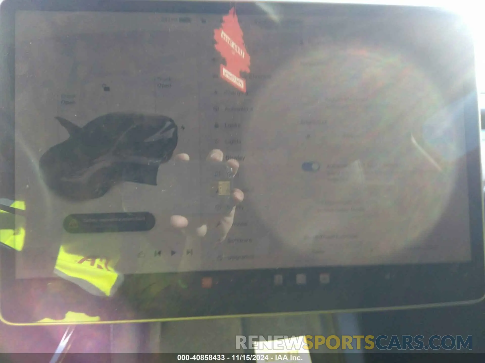 17 Photograph of a damaged car 7SAYGDEE1PF921037 TESLA MODEL Y 2023