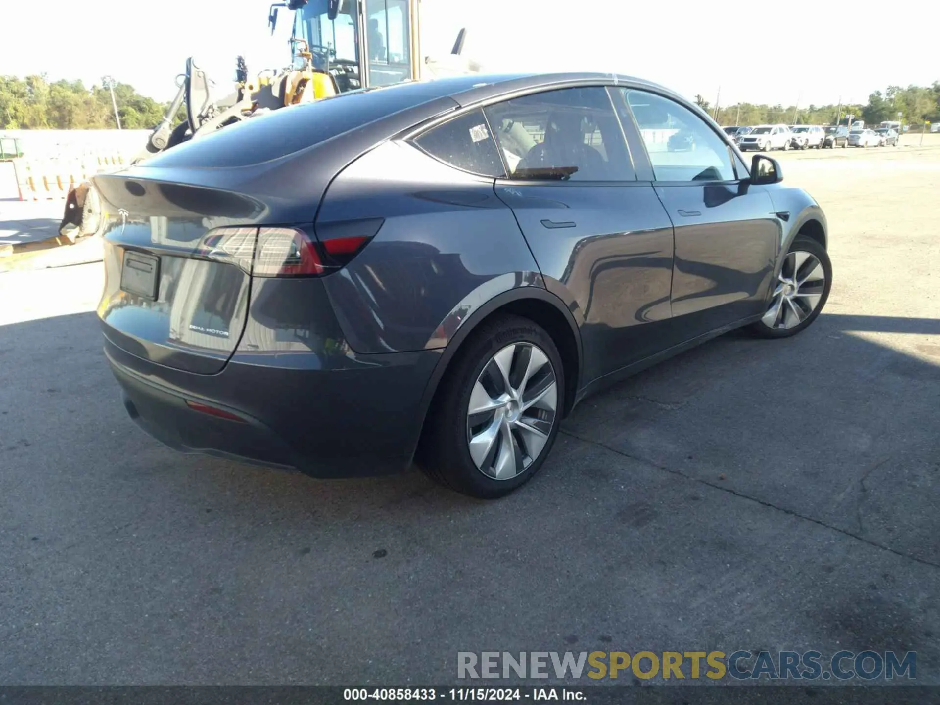 4 Photograph of a damaged car 7SAYGDEE1PF921037 TESLA MODEL Y 2023