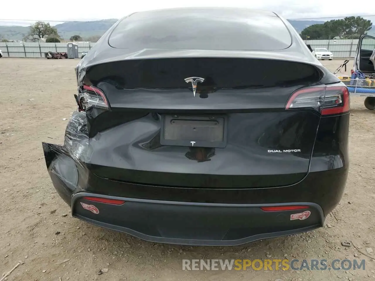 6 Photograph of a damaged car 7SAYGDEE1PF923998 TESLA MODEL Y 2023